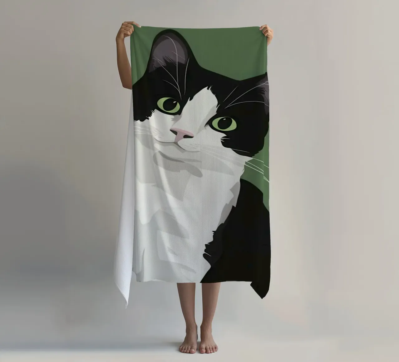 Gatto Tuxedo in posa telo mare da Solace Light