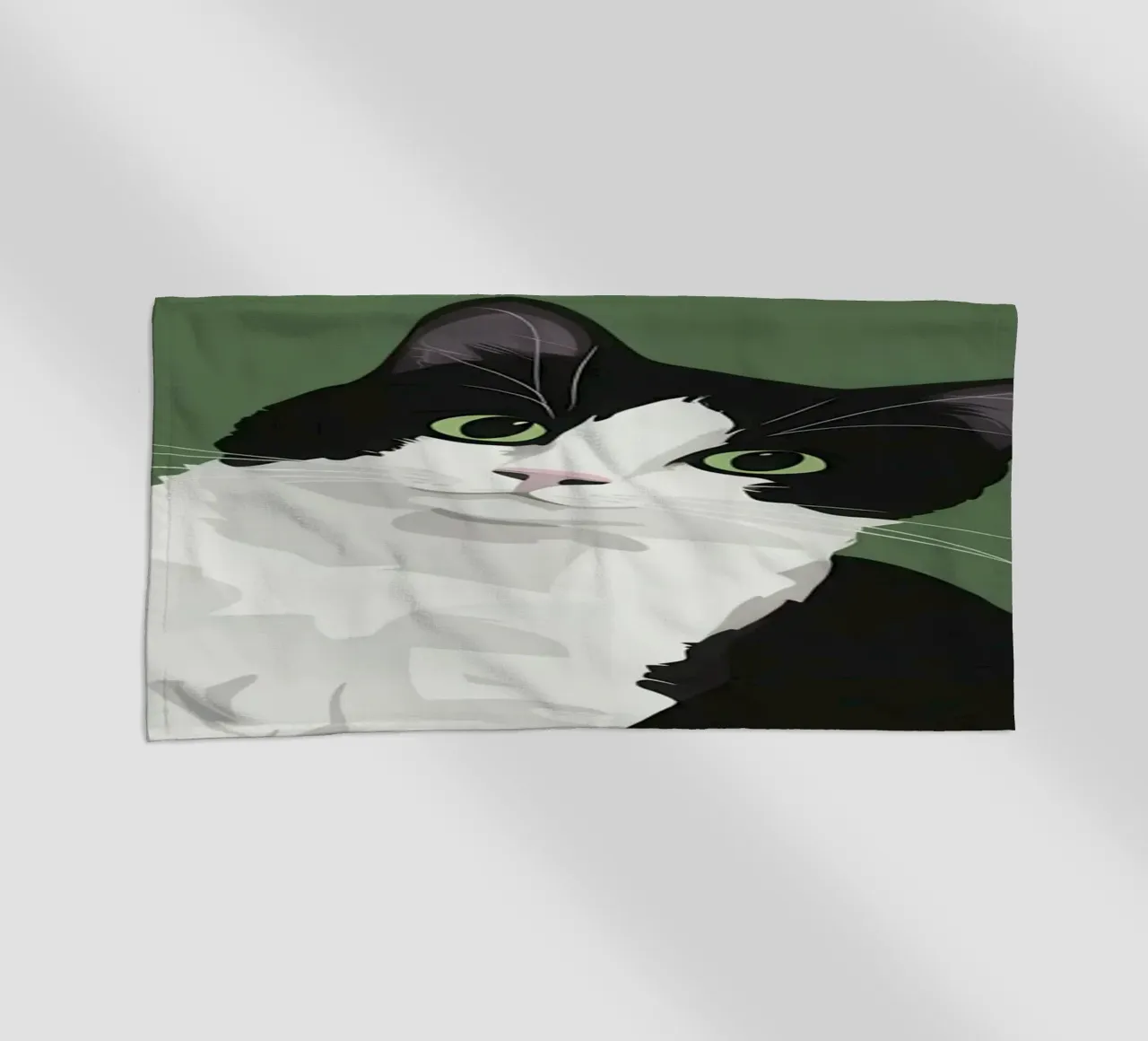 Gatto Tuxedo in posa telo mare da Solace Light