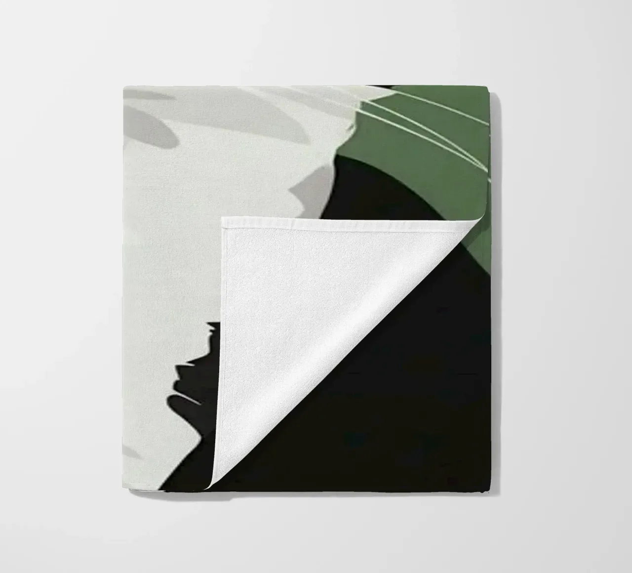 Gatto Tuxedo in posa telo mare da Solace Light