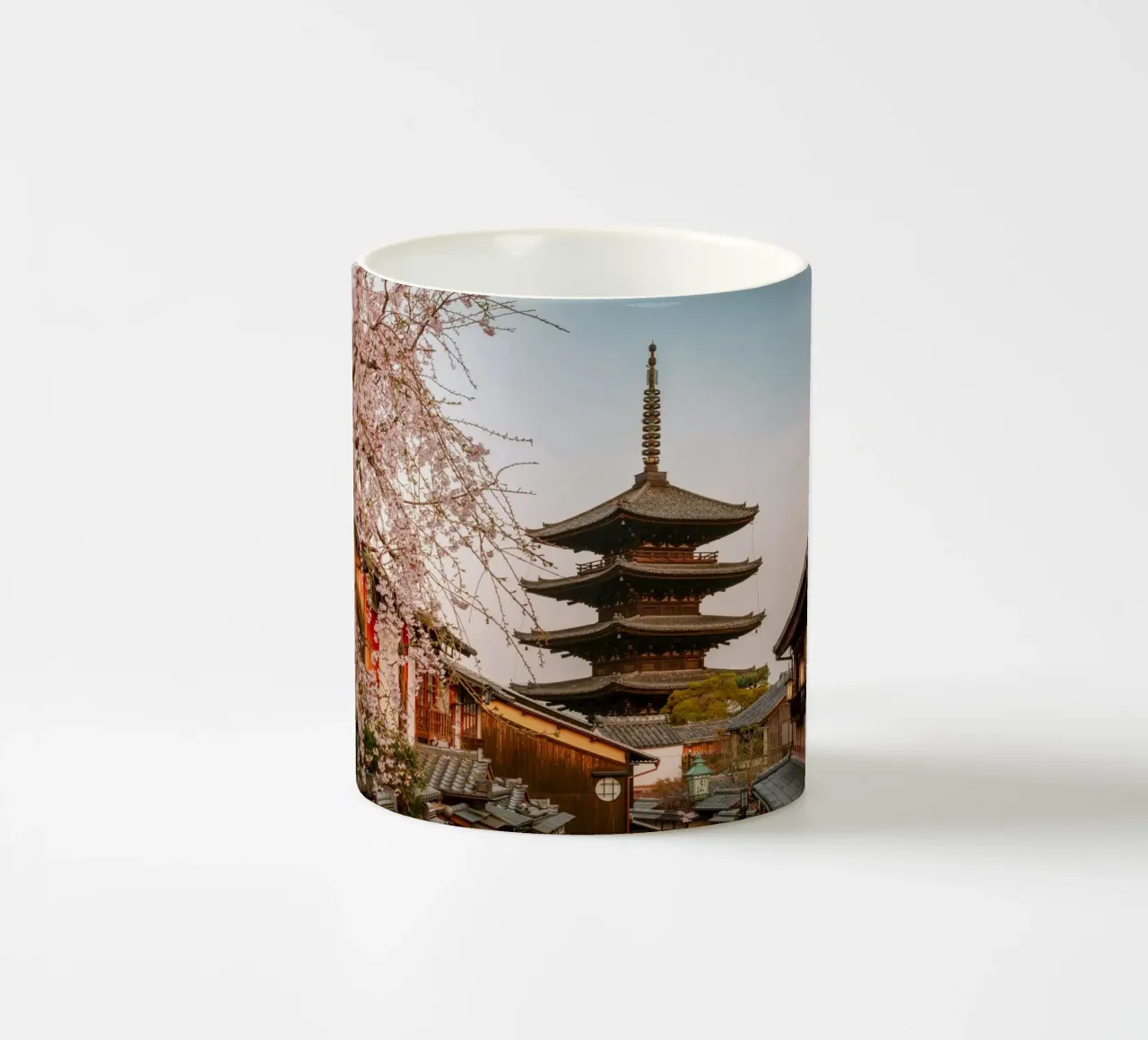 L'alba a Kyoto, Giappone tazza in ceramica da mbgraphx2