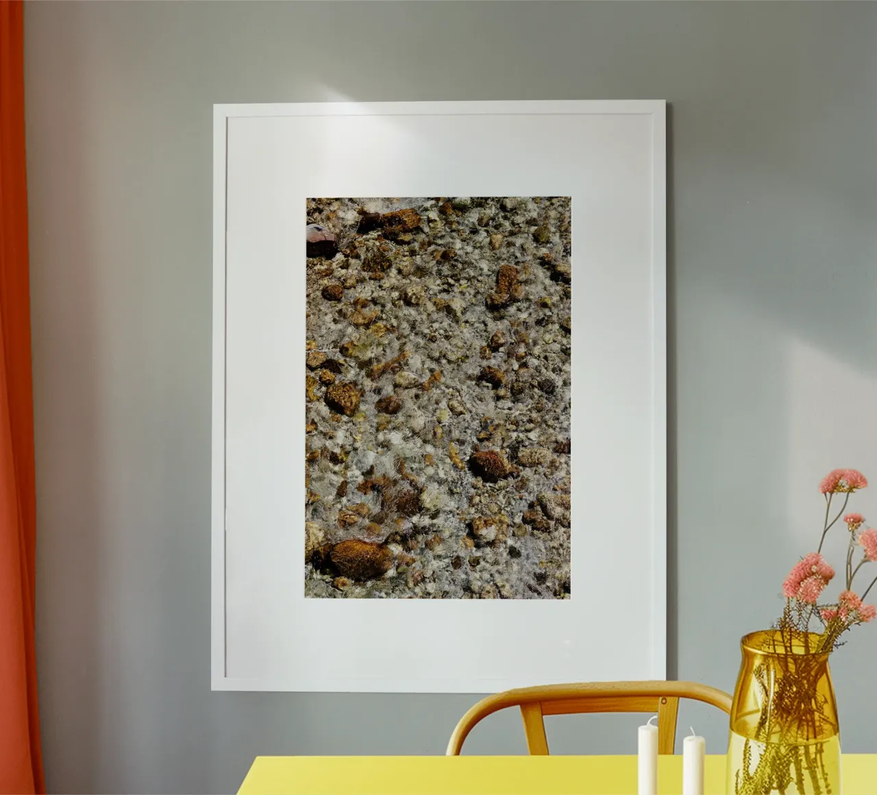 fliesendes Wasser in Friaul, Italien Poster mit Holzrahmen von art picture