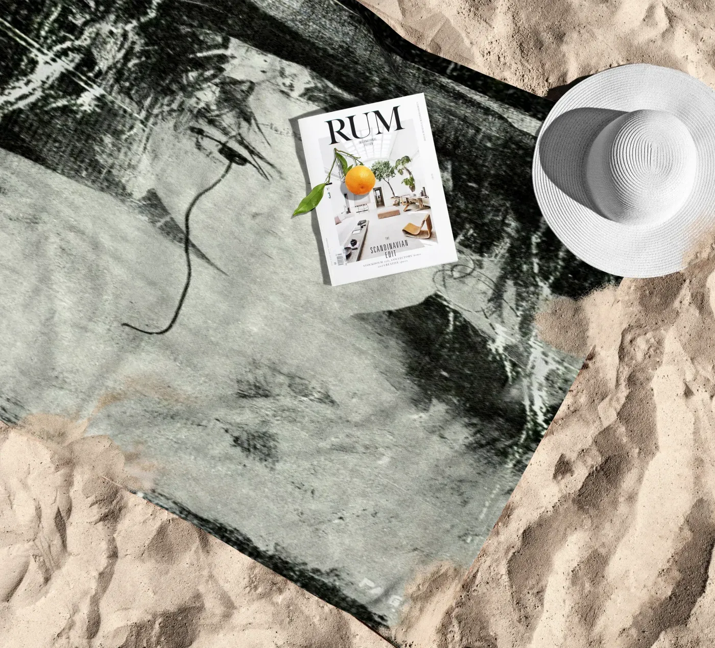 Spellbound Strandtuch von Sandrine Pagnoux