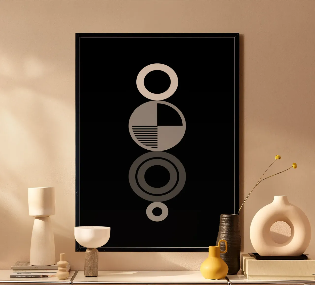 Totem degli anelli in scala di grigi minimalista e arte Bauhaus in bianco e nero carta hahnemühle da Grungeo