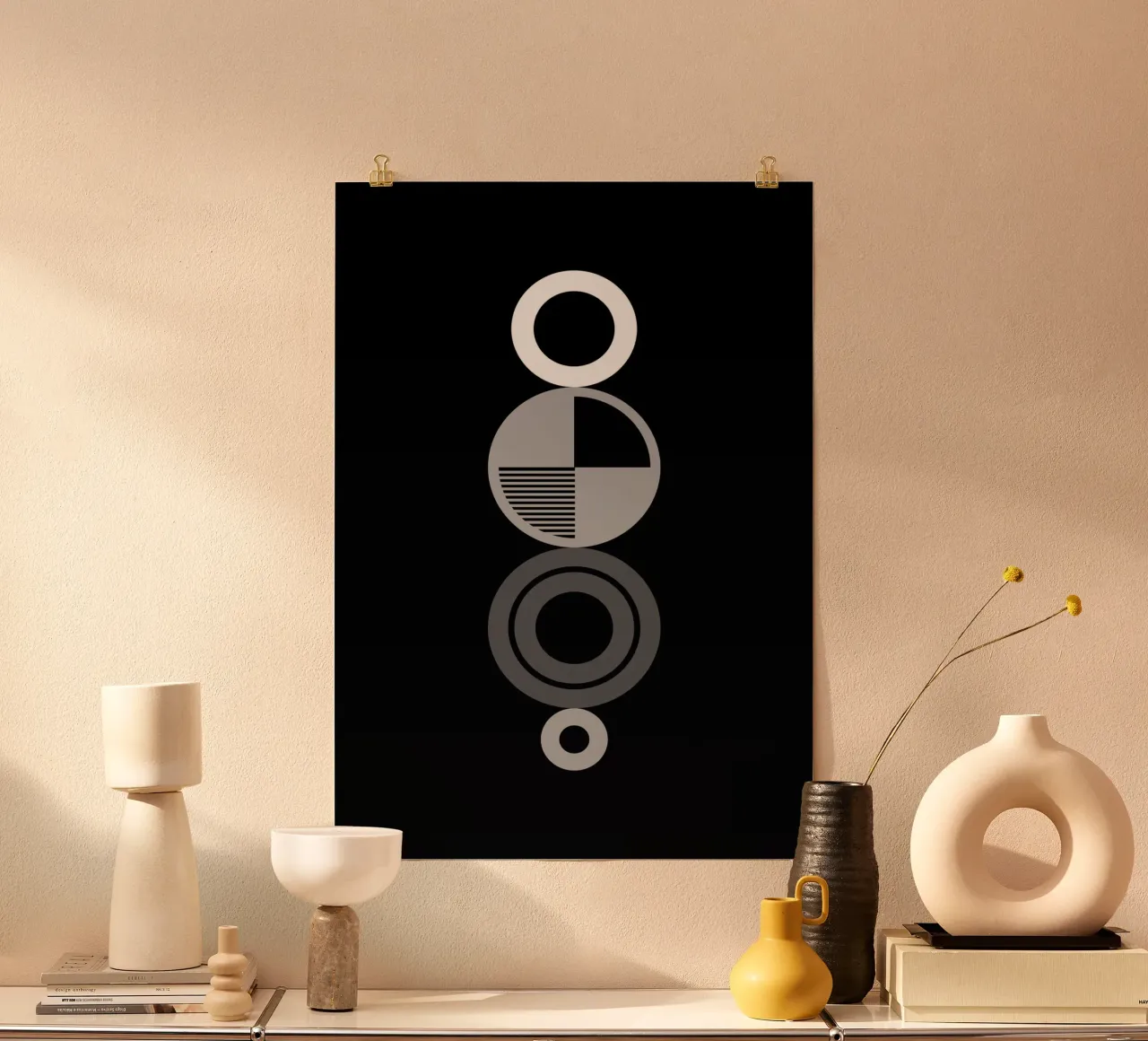 Totem degli anelli in scala di grigi minimalista e arte Bauhaus in bianco e nero carta hahnemühle da Grungeo