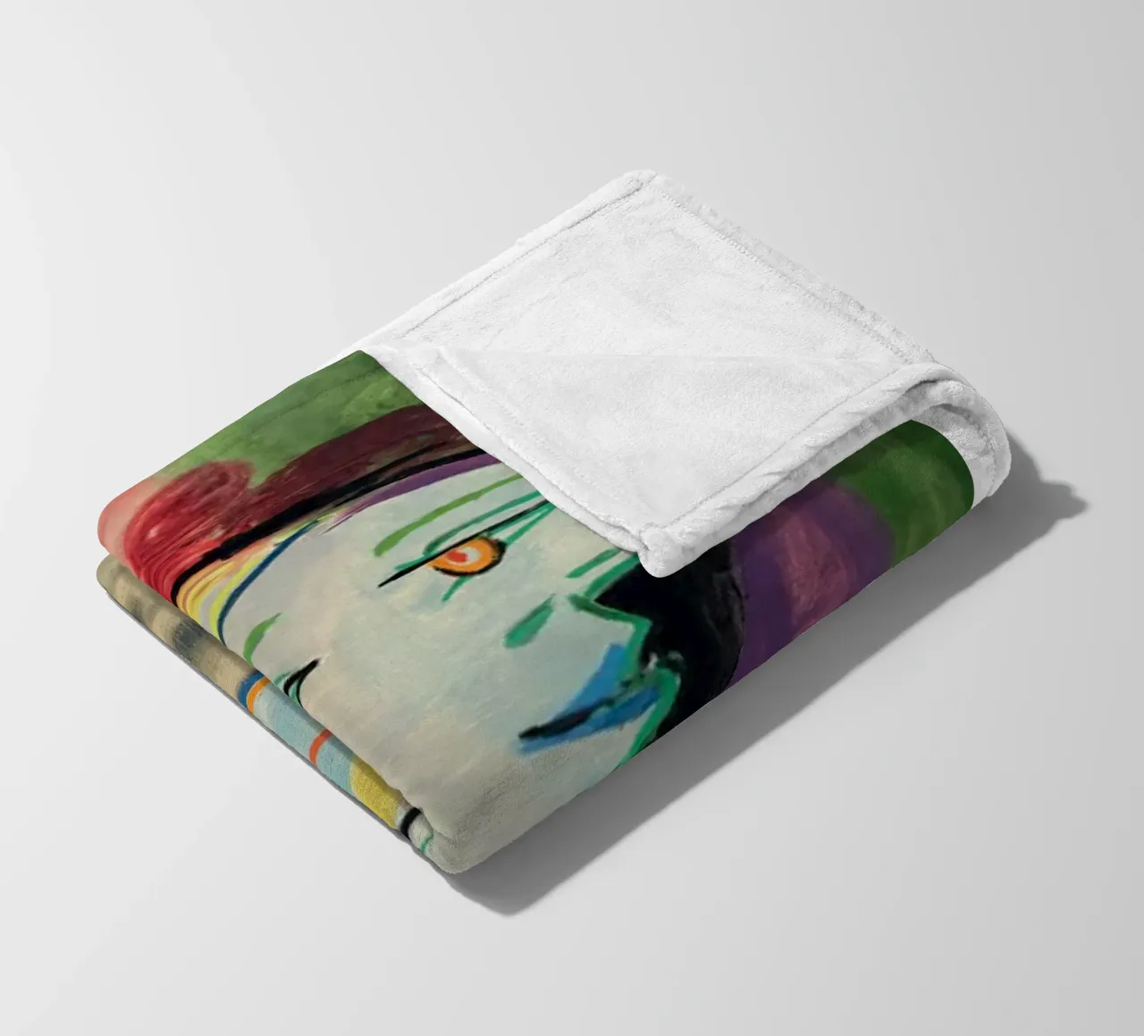 sguardo di una bella donna coperta in pile da eternal nino