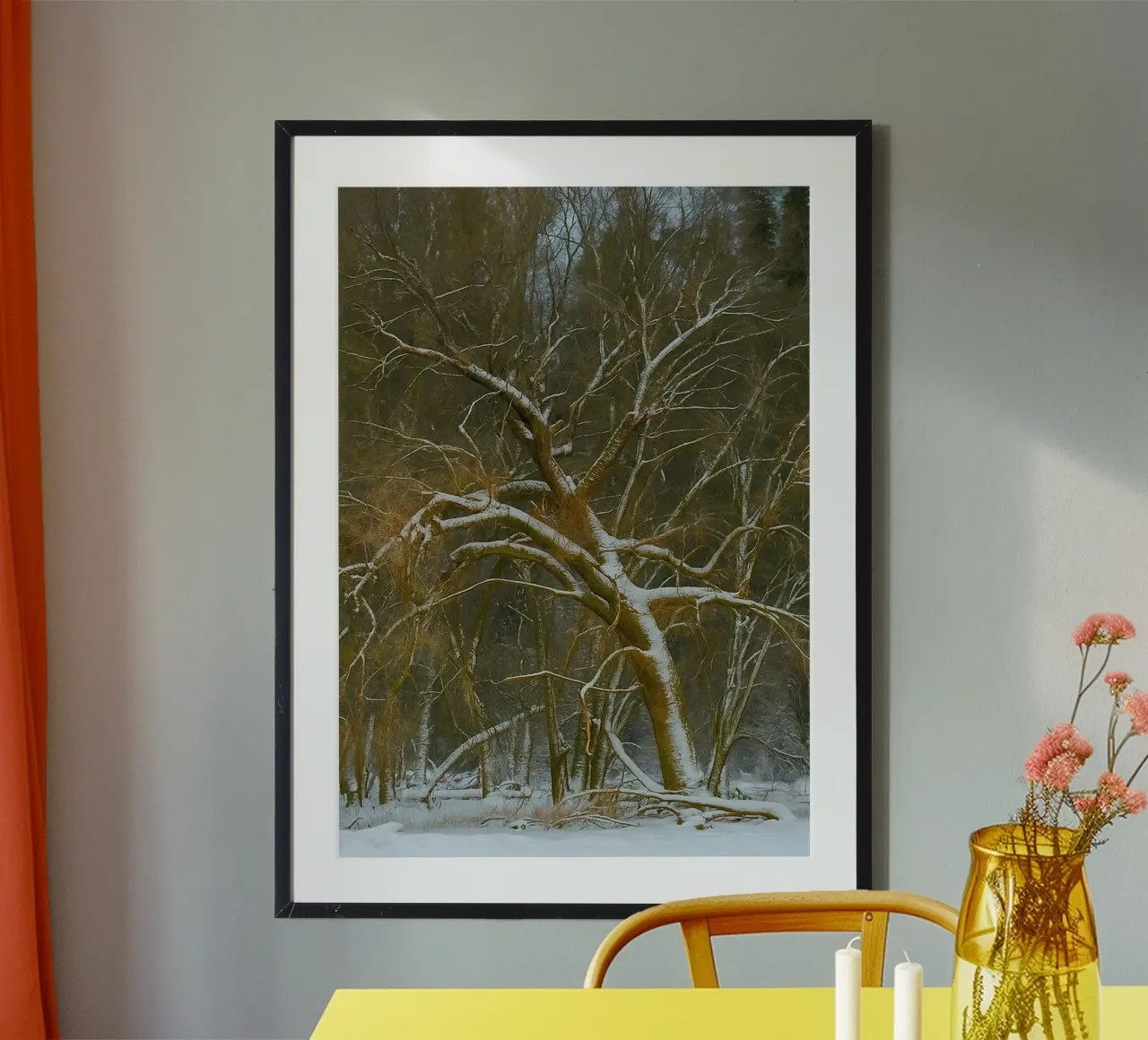 alberi secchi ai margini della foresta poster da PASMING