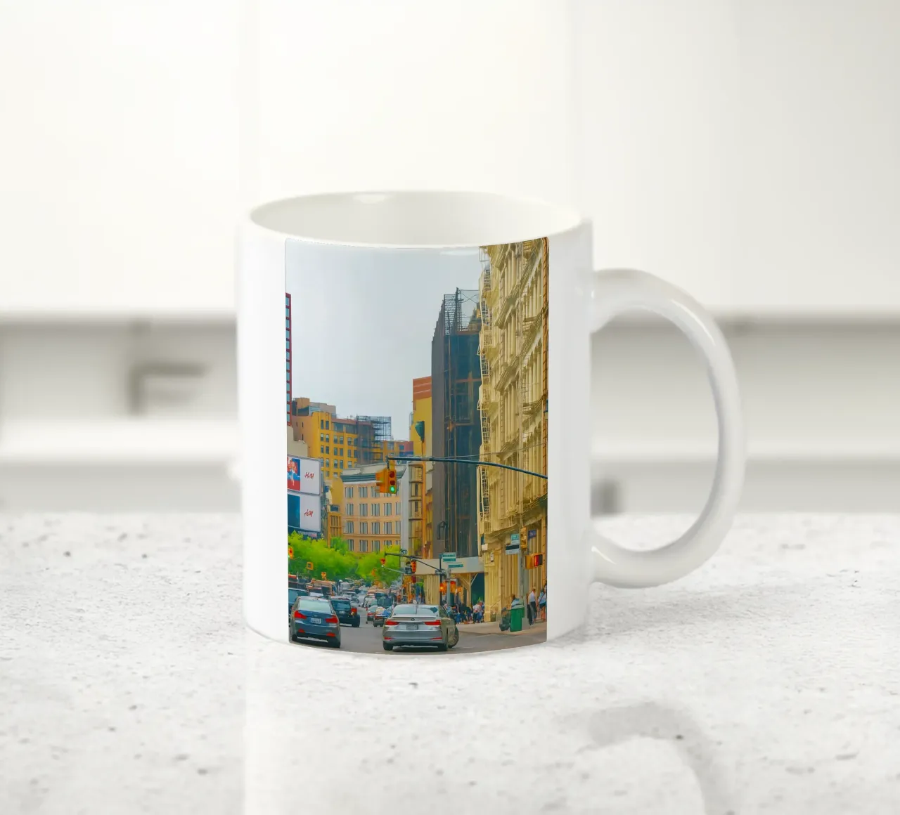 vista densa di una grande città tazza in ceramica da PASMING