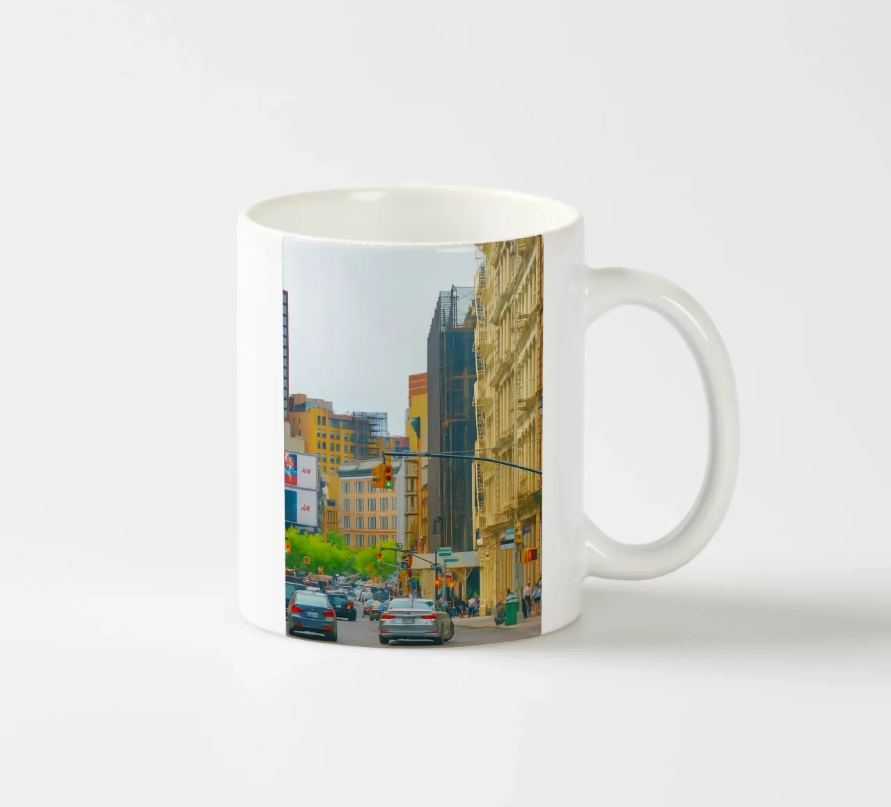 vista densa di una grande città tazza in ceramica da PASMING