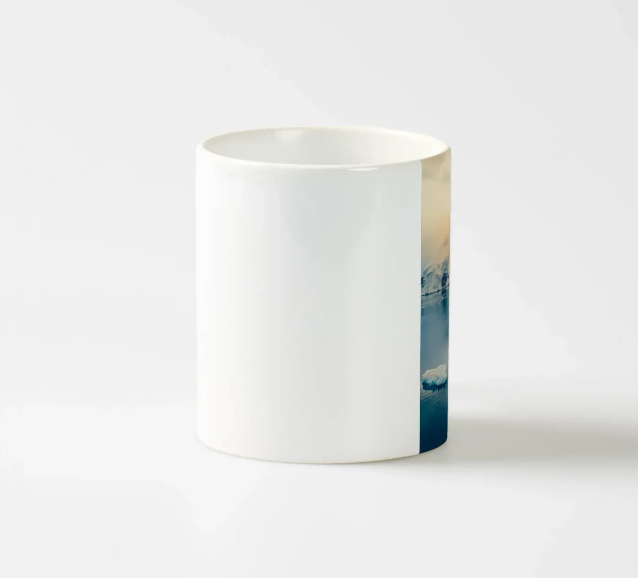 iceberg in mezzo all'oceano tazza in ceramica da PASMING