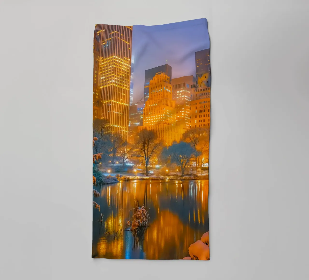 meer in de voortuin van hoge gebouwen badhanddoek van PASMING