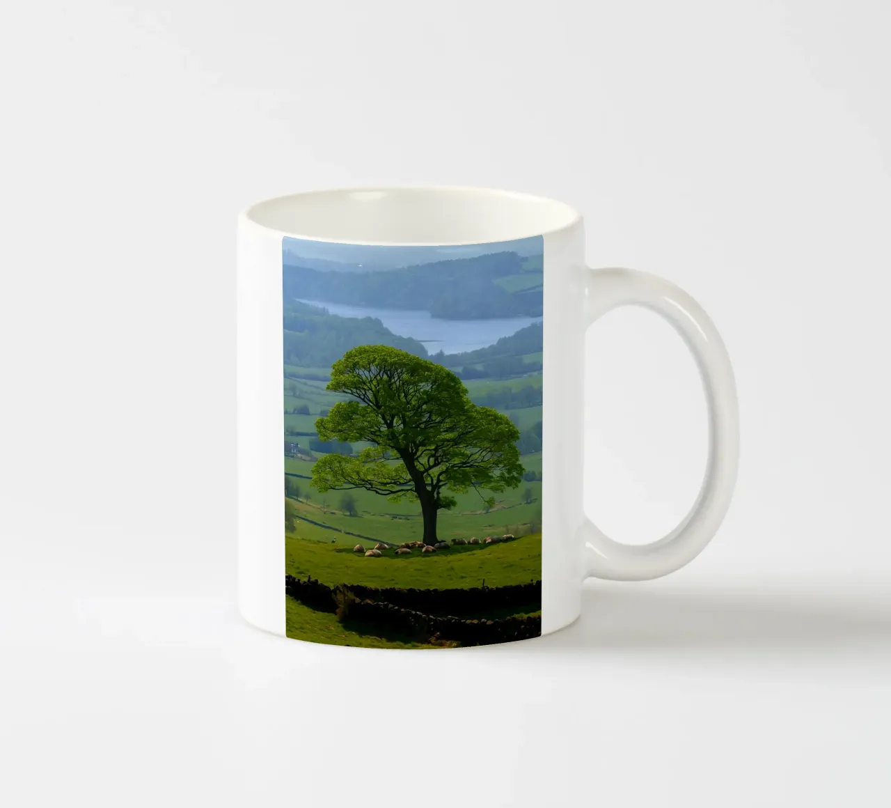 vista sul lago dal prato tazza in ceramica da PASMING