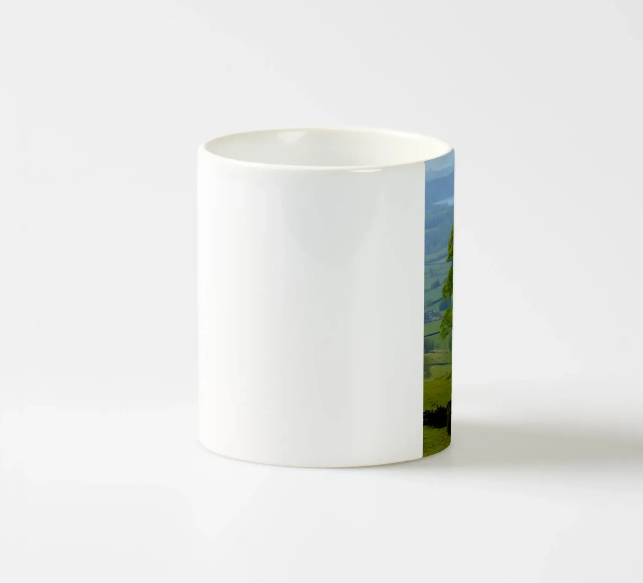 vista sul lago dal prato tazza in ceramica da PASMING