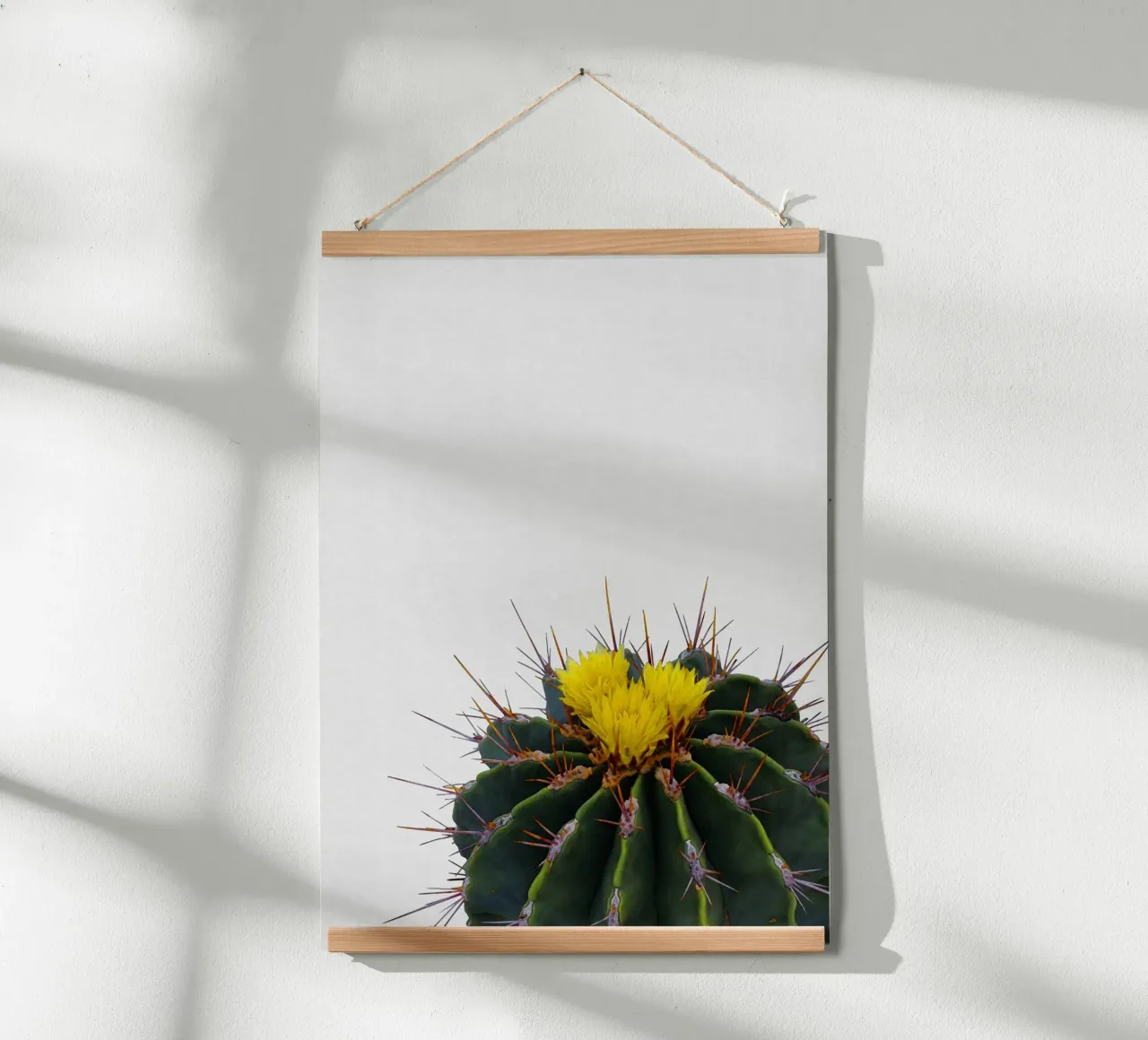 Fiore di cactus poster con telaio in plastica da Orara Studio