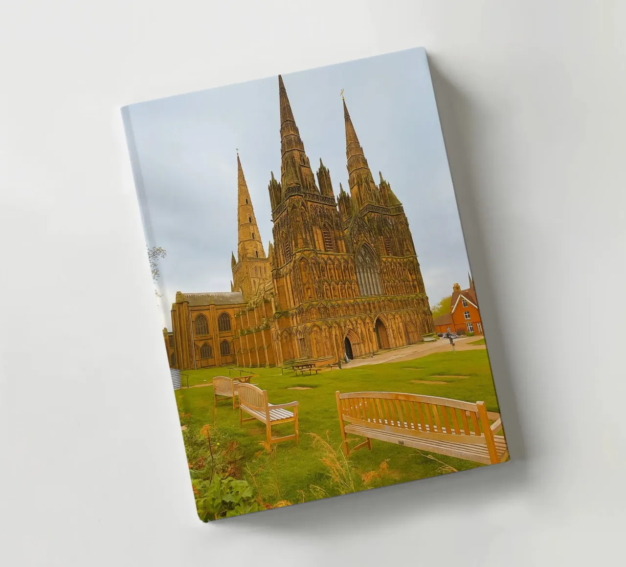vieille église devant un beau parc carnet de notes de PASMING