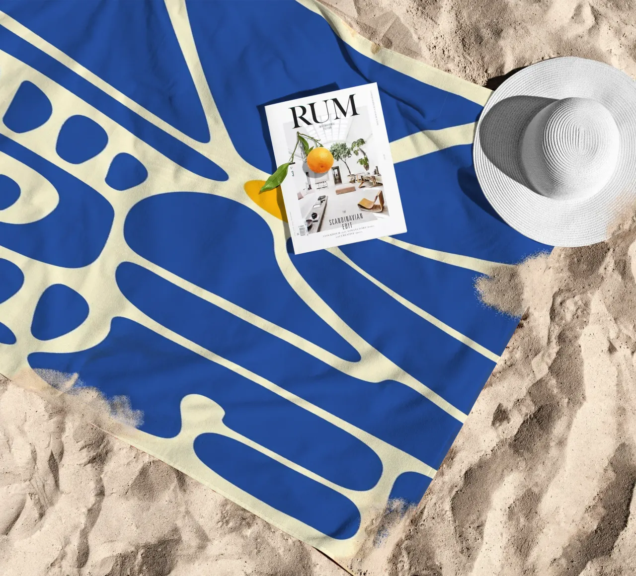 Fiore blu astratto telo mare da Studio Fun Boy