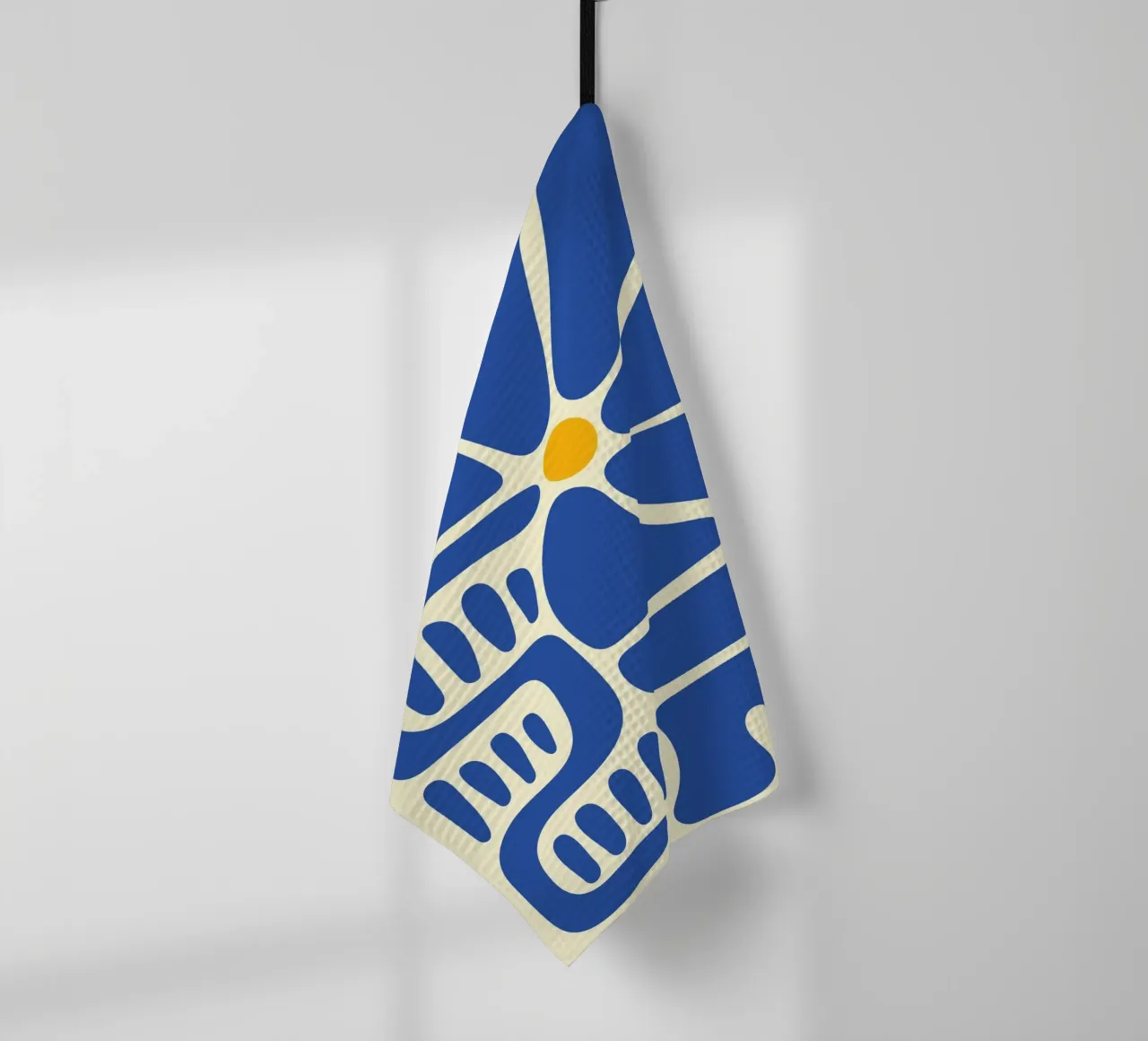 Blaue Blume abstrakt Geschirrtuch von Studio Fun Boy