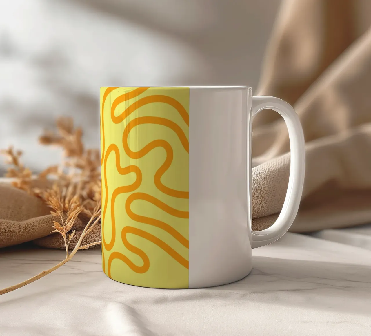 Dessin au trait fromage jaune mug en céramique de Studio Fun Boy