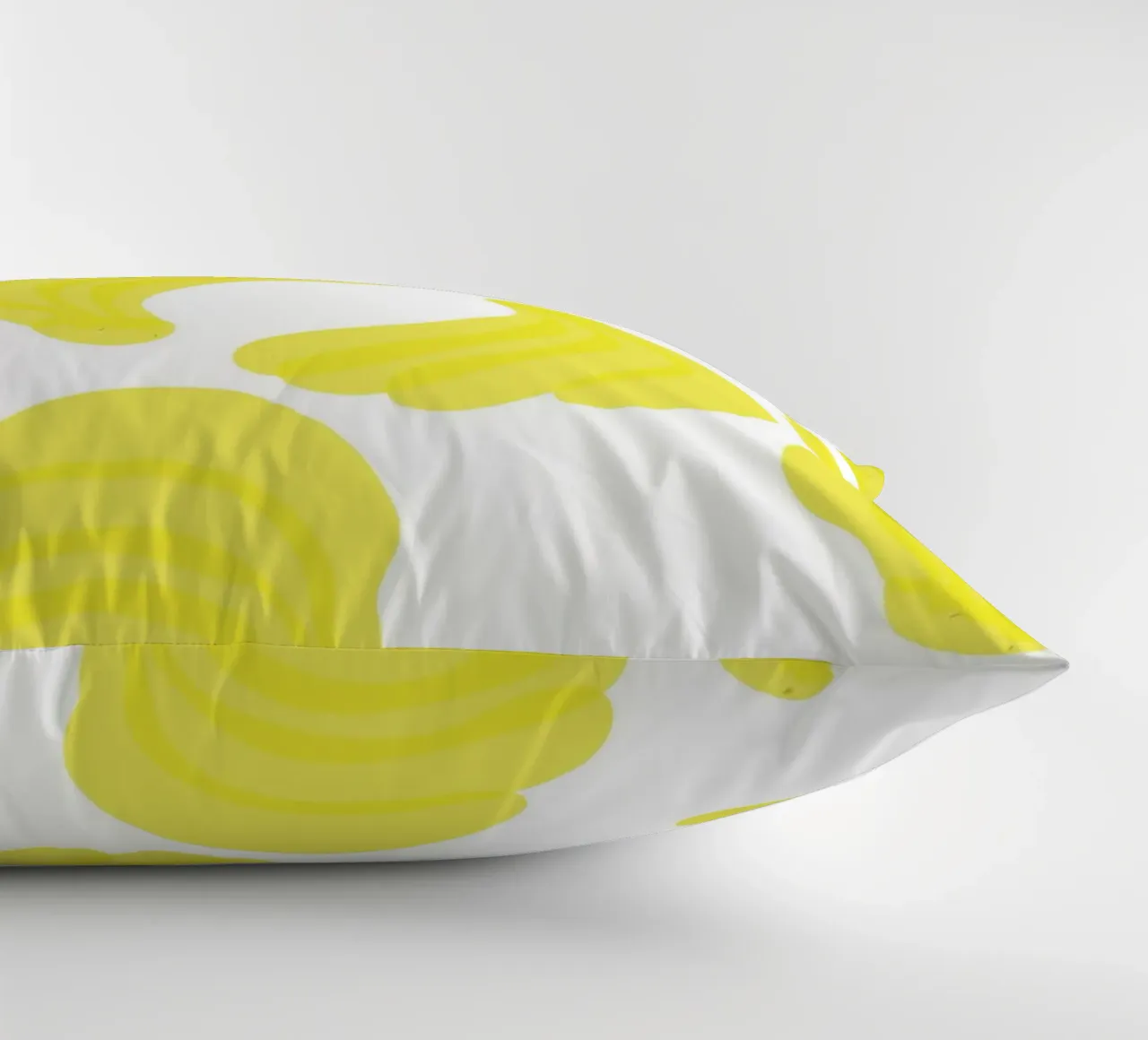 Giallo banana piatto cuscino da Studio Fun Boy