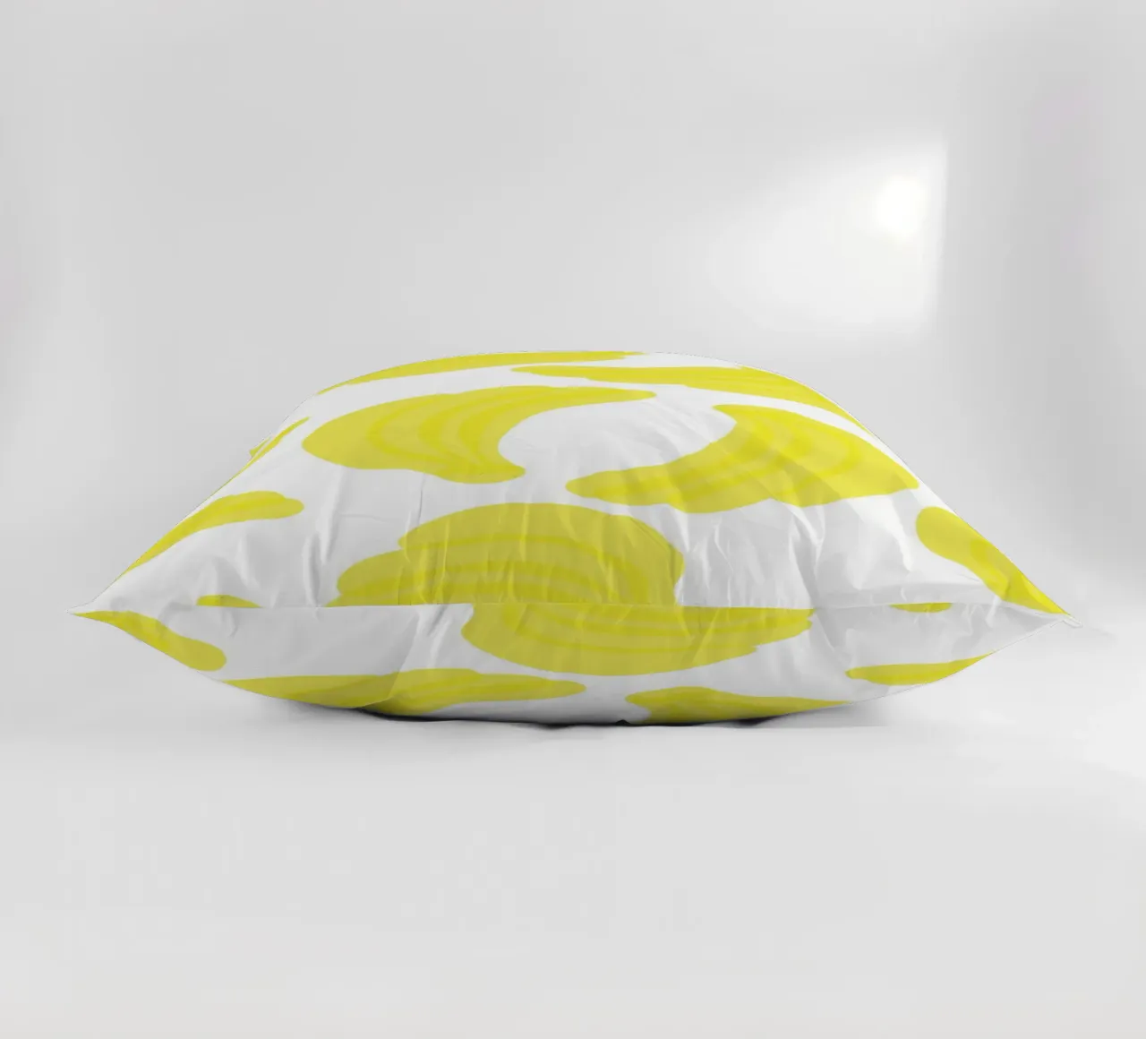 Giallo banana piatto cuscino da Studio Fun Boy
