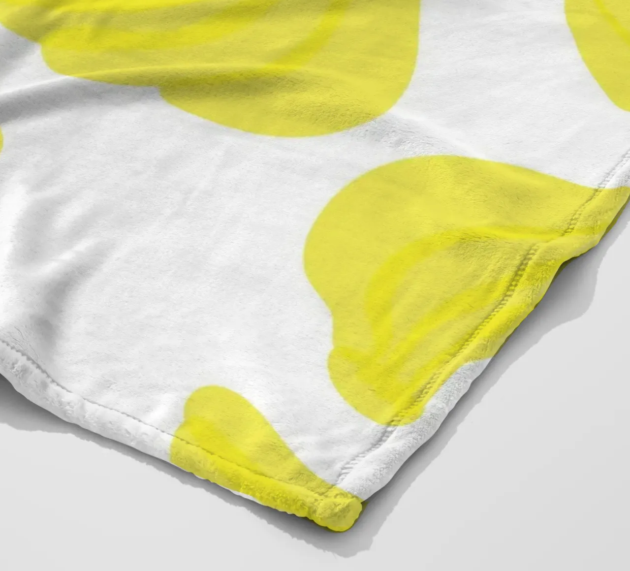 Giallo banana piatto coperta in pile da Studio Fun Boy