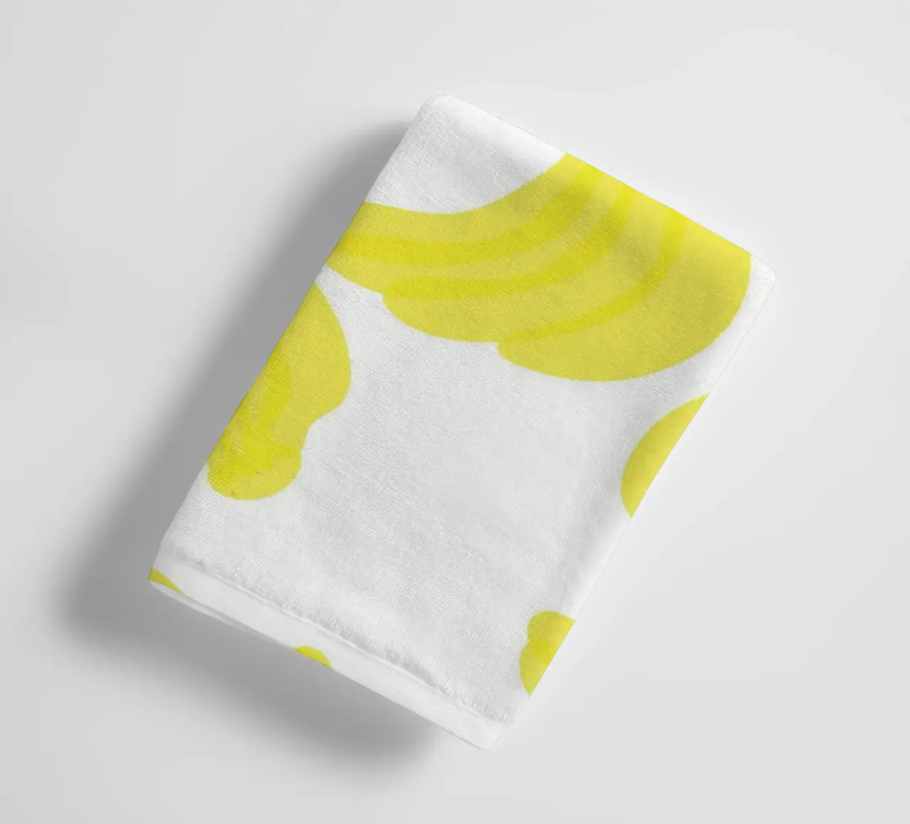 Giallo banana piatto asciugamano da bagno da Studio Fun Boy
