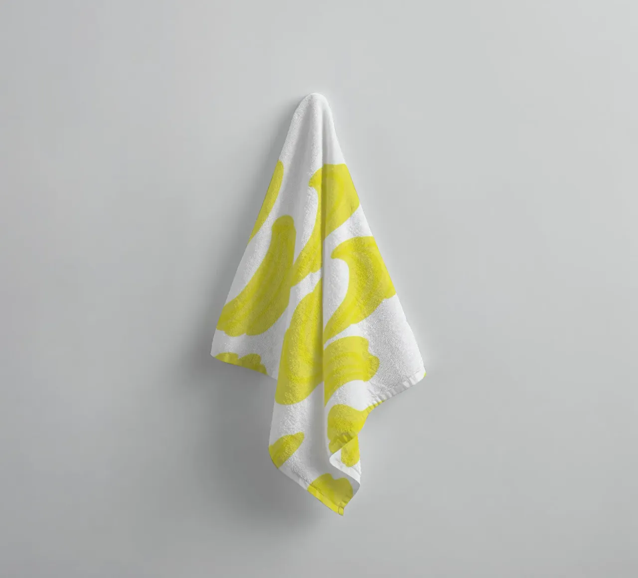 Giallo banana piatto asciugamano da bagno da Studio Fun Boy