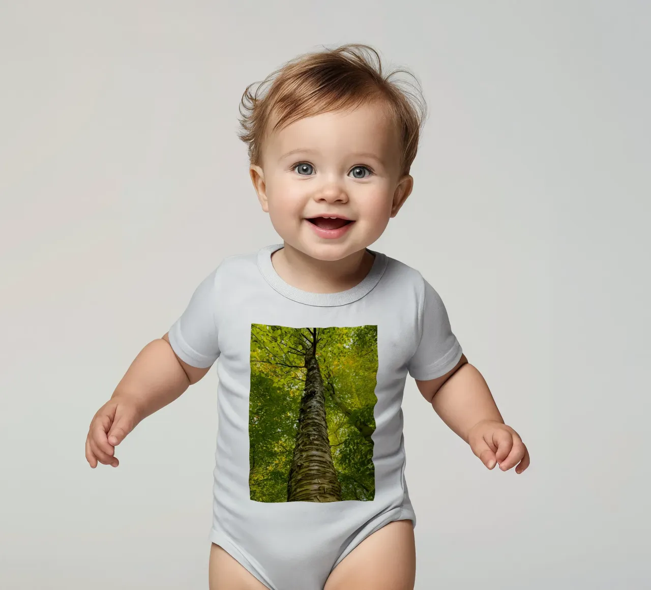 Ansicht eines hohen Baumstamms Kurzarm Babybody von PASMING