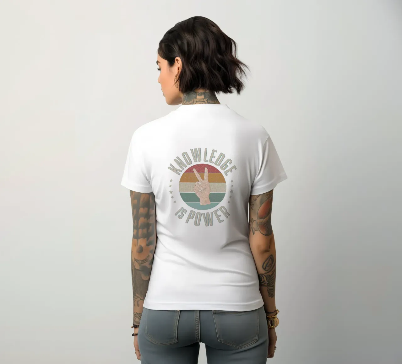 El conocimiento es poder. Saber es poder. camiseta de mujer de CalliLetters