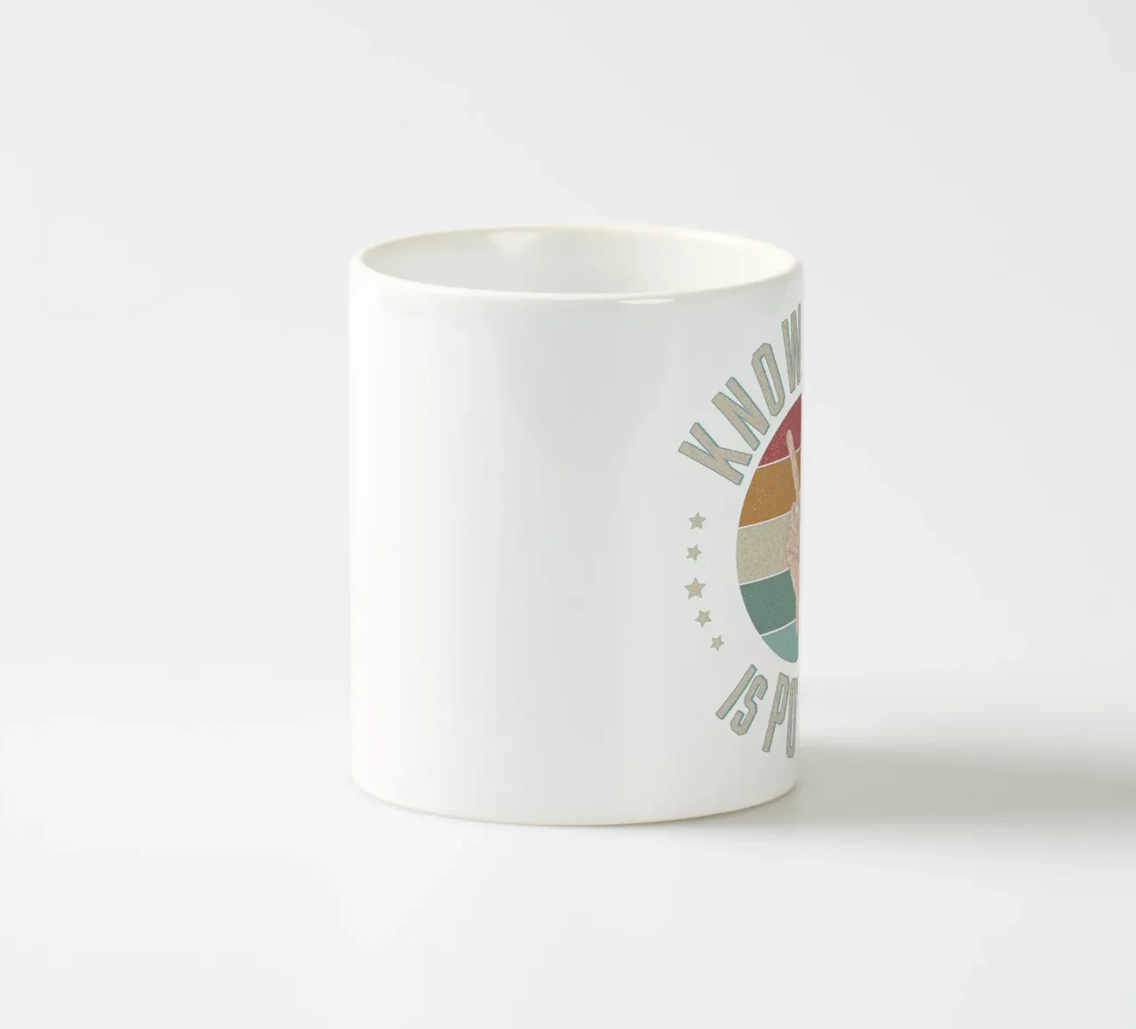El conocimiento es poder. Saber es poder. taza de cerámica de CalliLetters