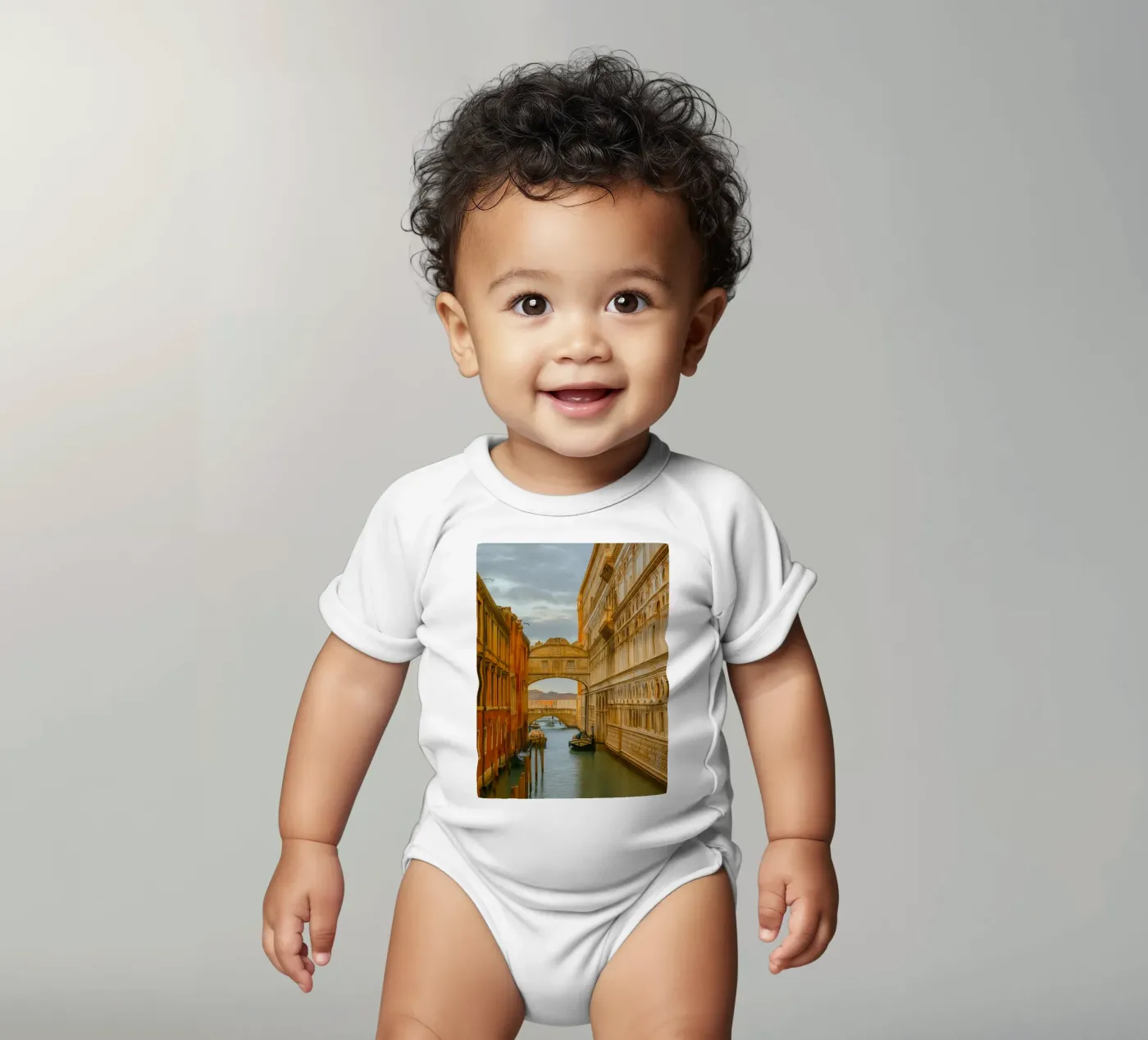 canale d'epoca tra vecchi edifici body neonato maniche corte da PASMING