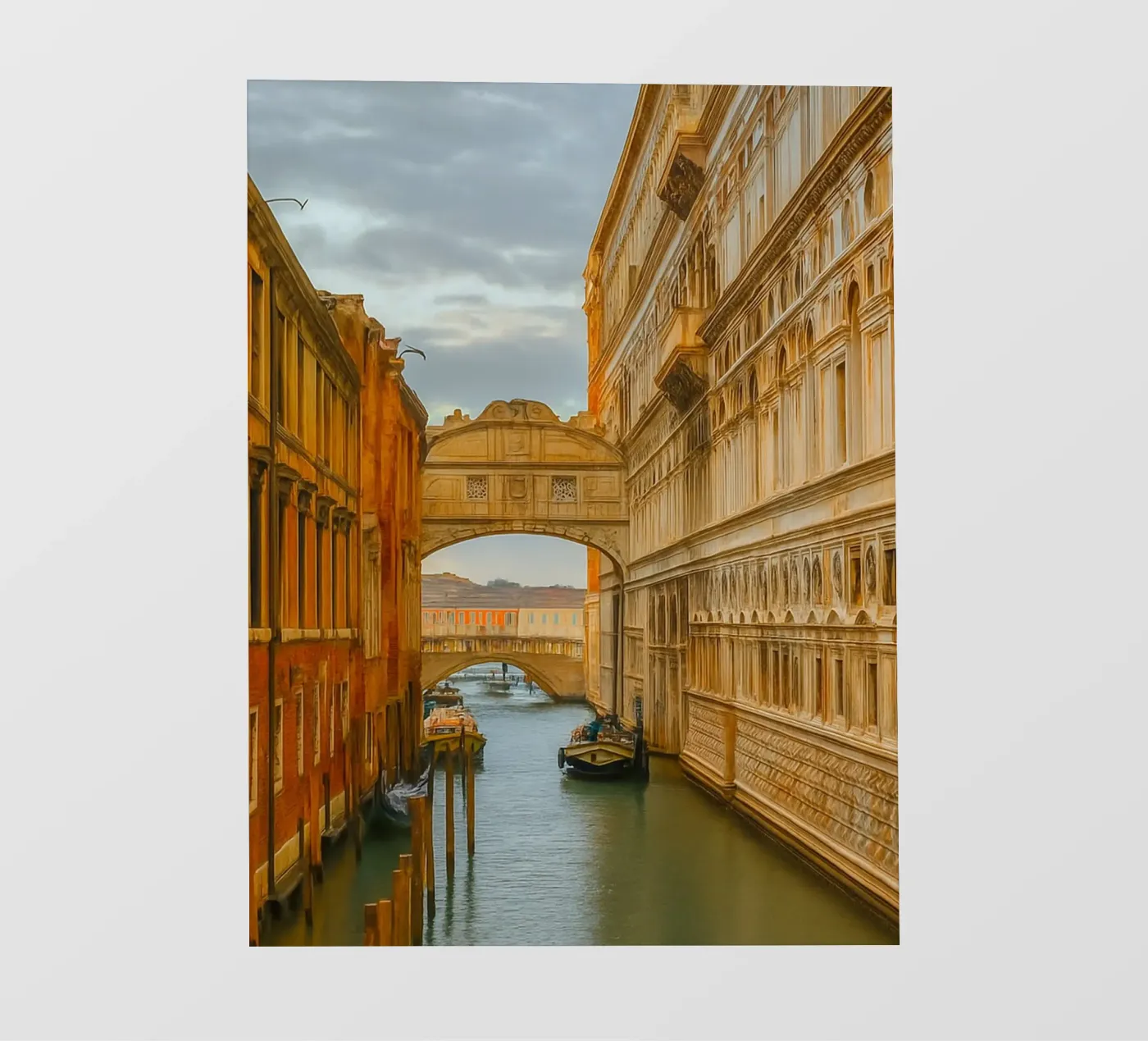 vintage canal between old buildings film rétro-éclairé de PASMING