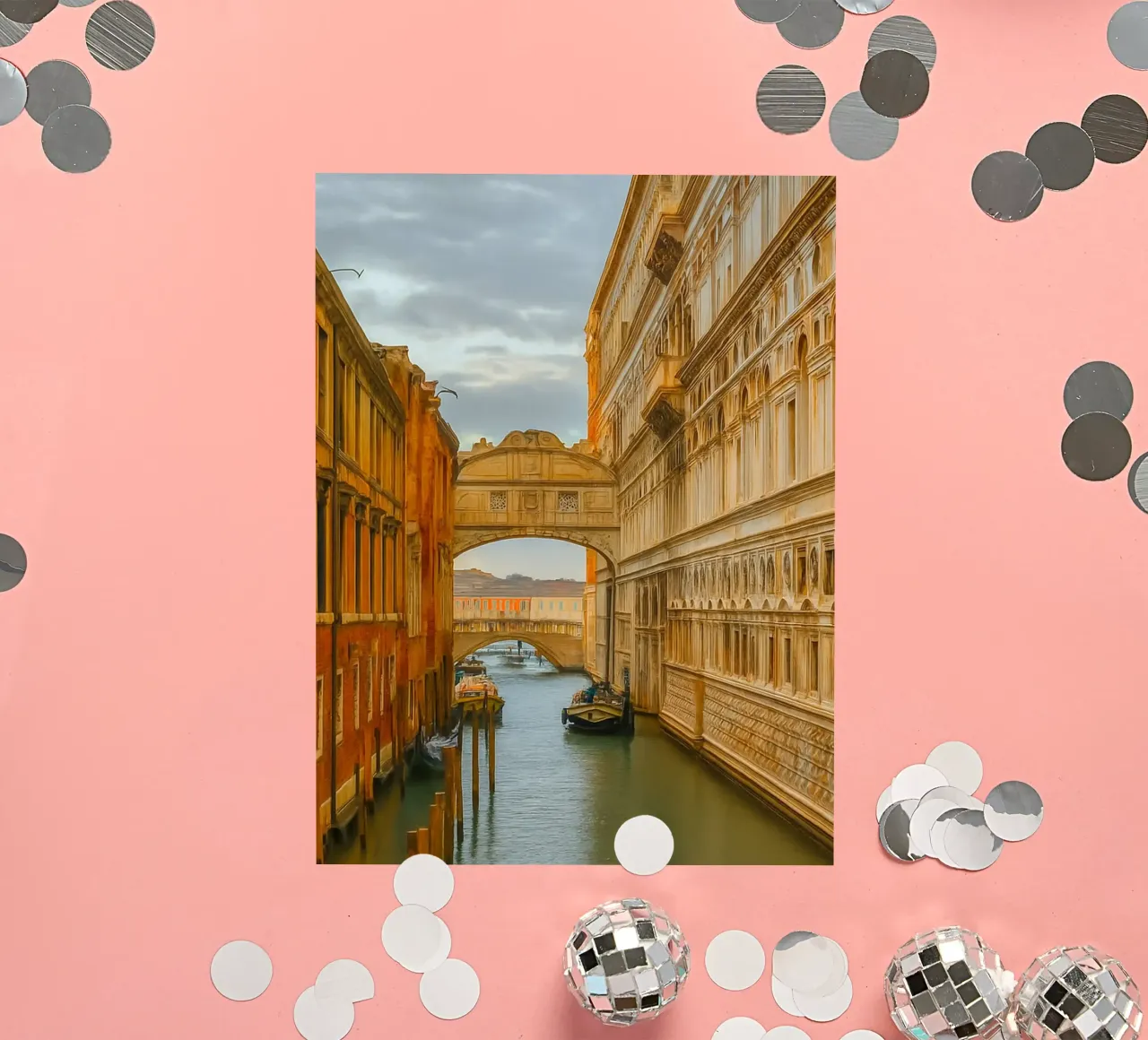 canale d'epoca tra vecchi edifici adesivo da PASMING