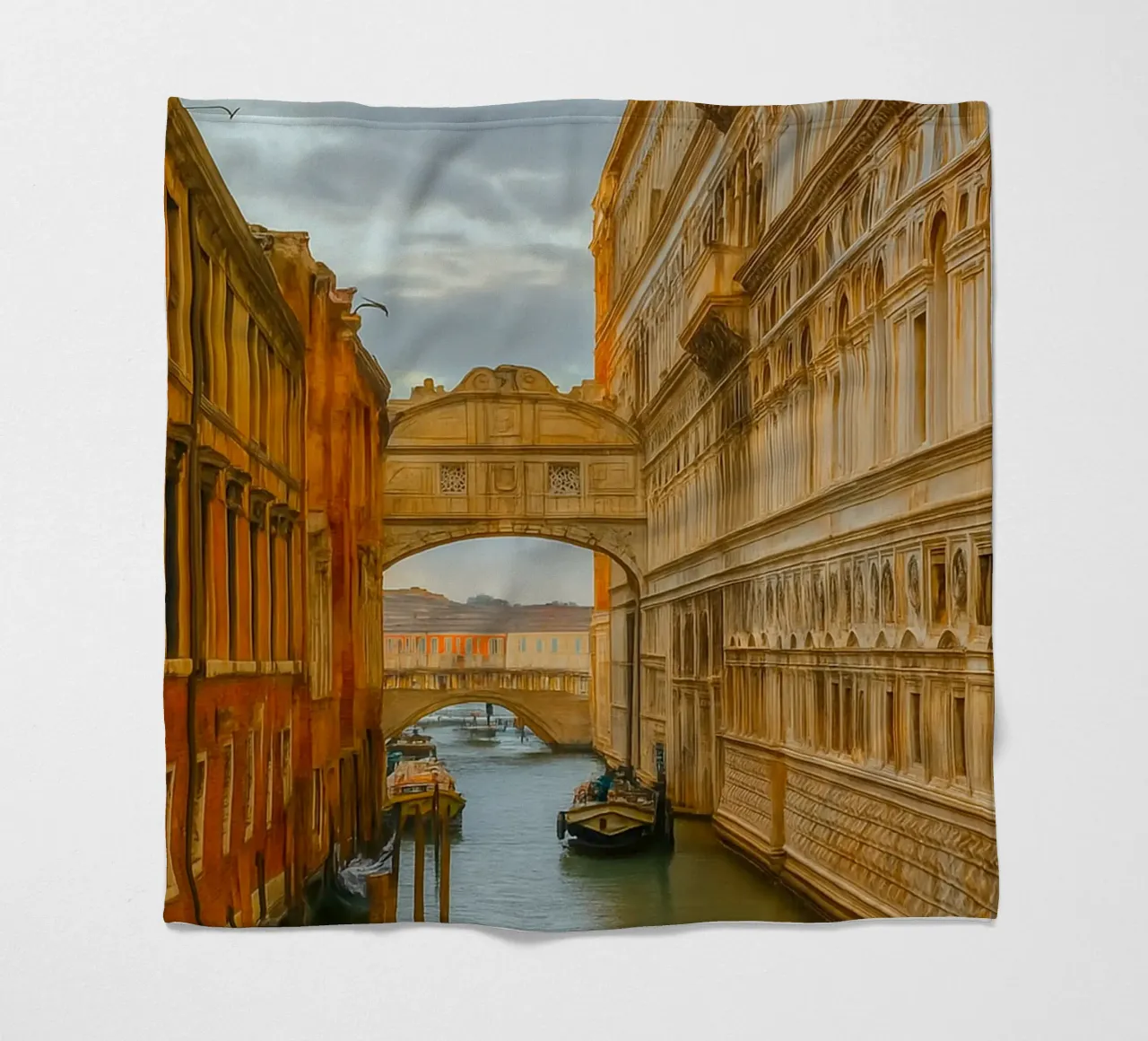 canale d'epoca tra vecchi edifici coperta in pile da PASMING