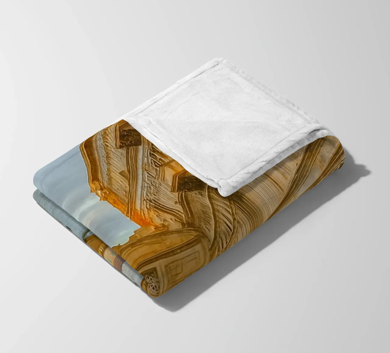 canale d'epoca tra vecchi edifici coperta in pile da PASMING