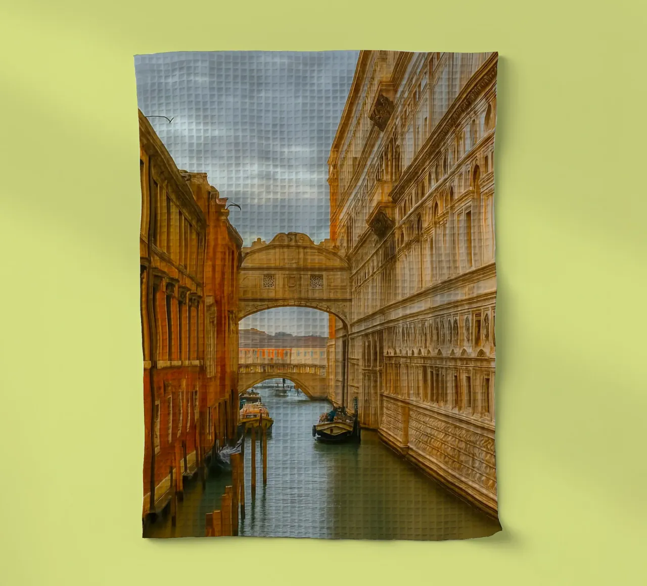 canale d'epoca tra vecchi edifici canovaccio da cucina da PASMING