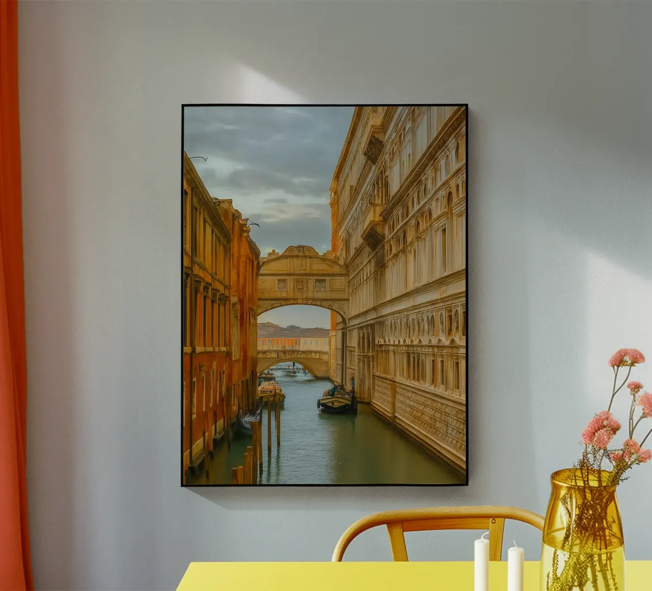 canal d'époque entre de vieux bâtiments plexiglas de PASMING