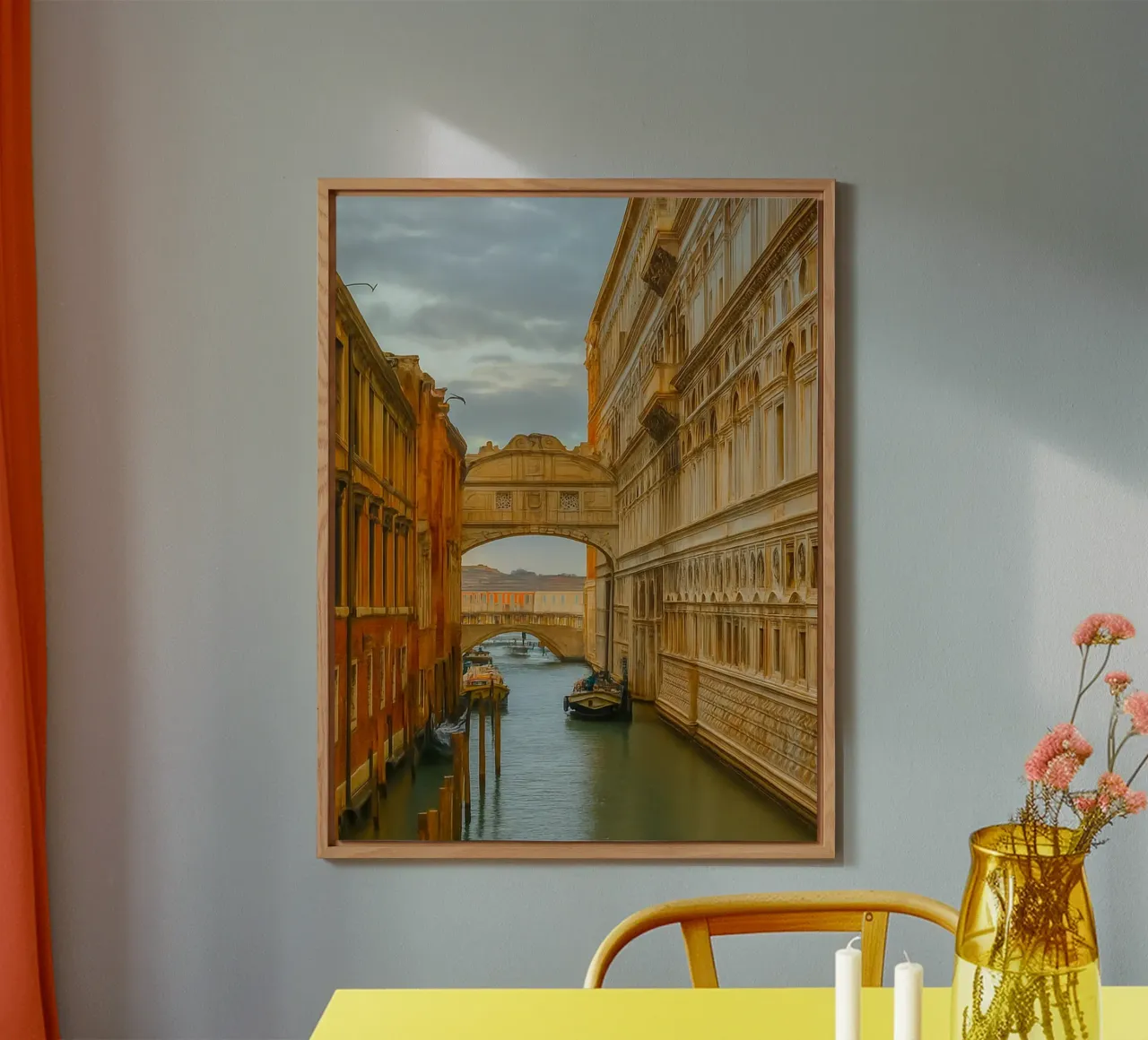 canale d'epoca tra vecchi edifici alluminio dibond da PASMING