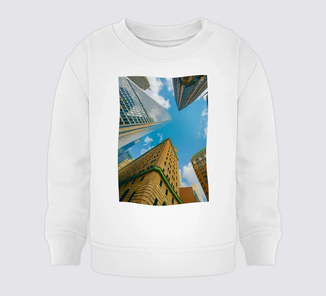 Blick in den Himmel unter einem hohen Gebäude Baby Sweatshirt von PASMING