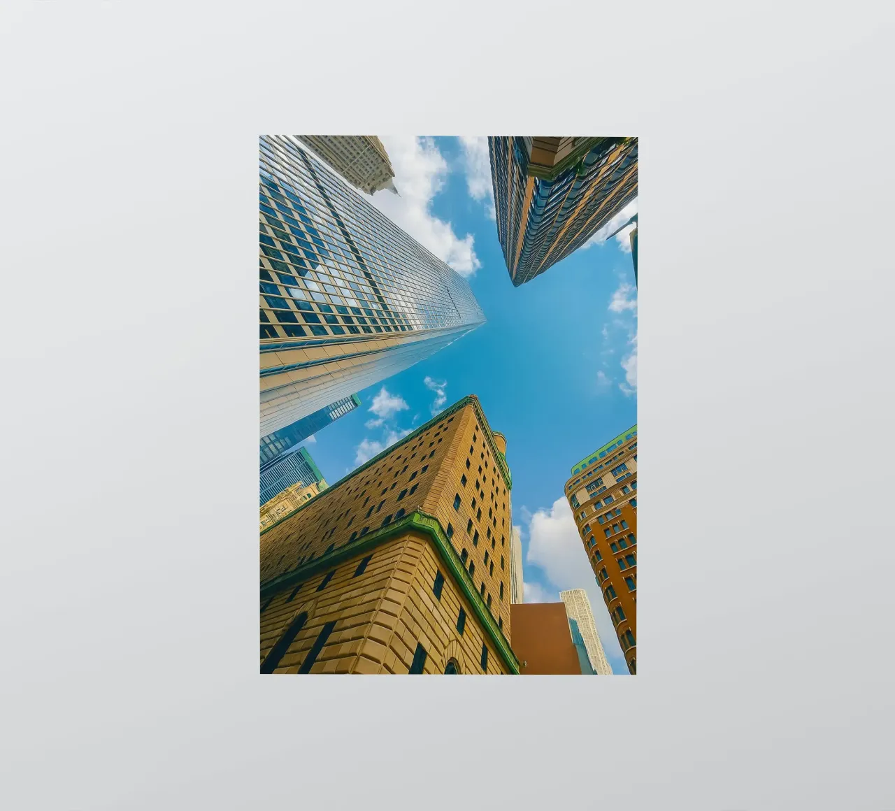 vista del cielo da sotto un alto edificio adesivo da PASMING