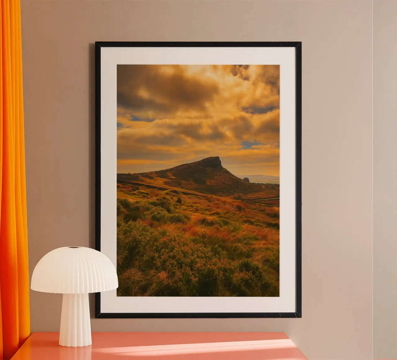 vue sur les collines rocheuses dénudées poster de PASMING