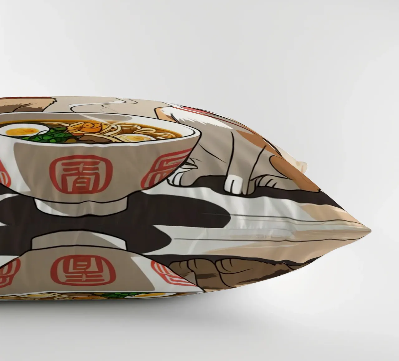 Gatto e cane felici e carini con una ciotola di ramen cuscino da DesignDoodle