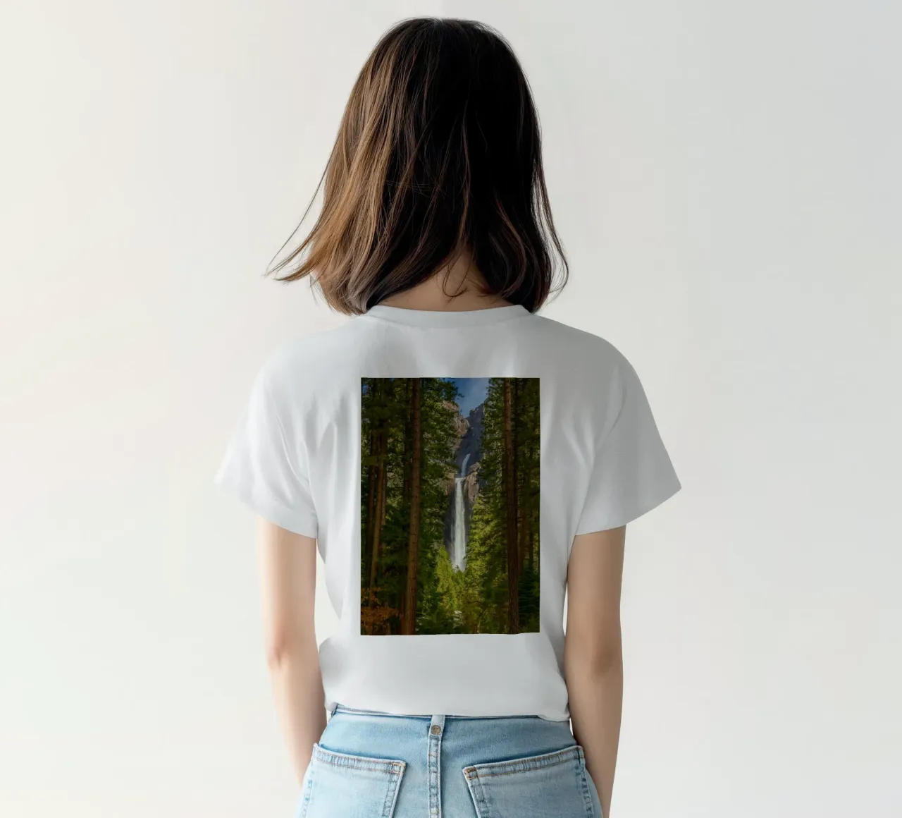 vue d'une cascade dans la forêt t-shirt de PASMING