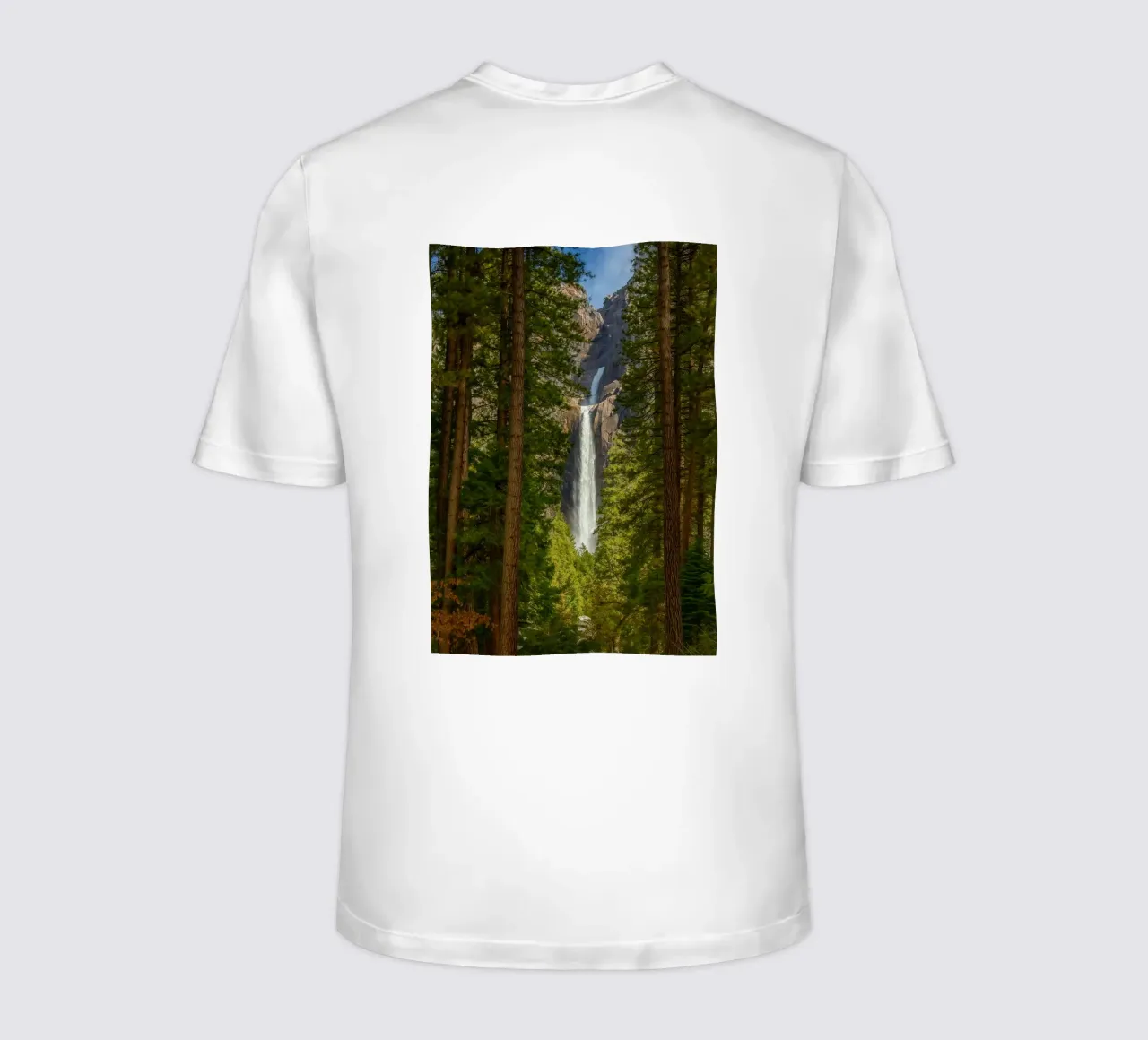 vue d'une cascade dans la forêt t-shirt de PASMING