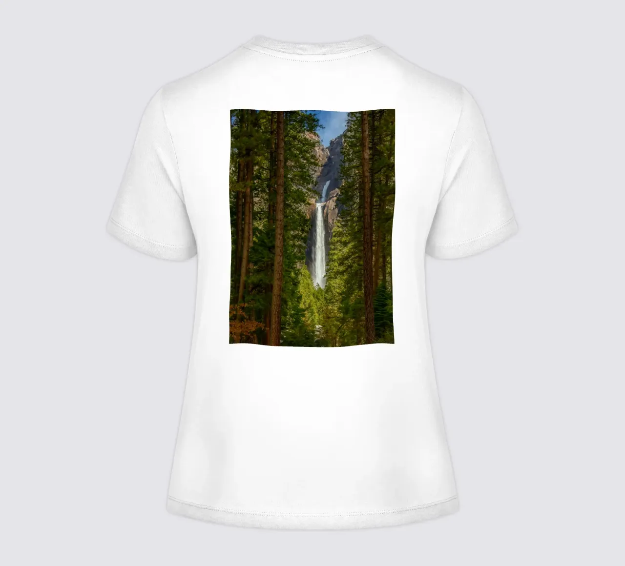 vue d'une cascade dans la forêt t-shirt ajusté pour femmes de PASMING
