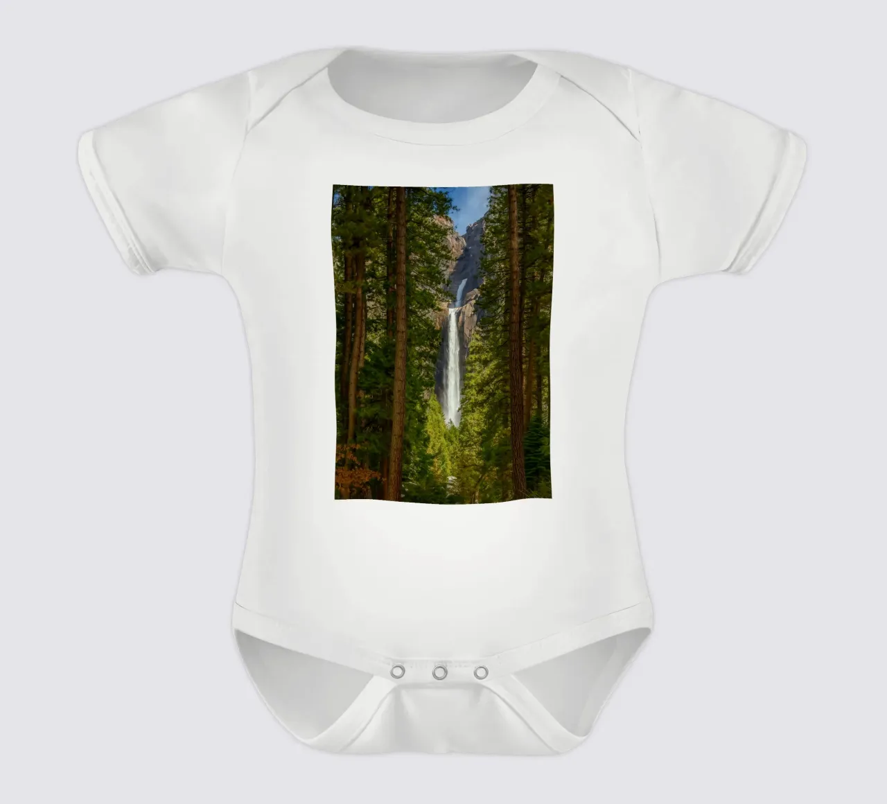 vue d'une cascade dans la forêt body bébé de PASMING