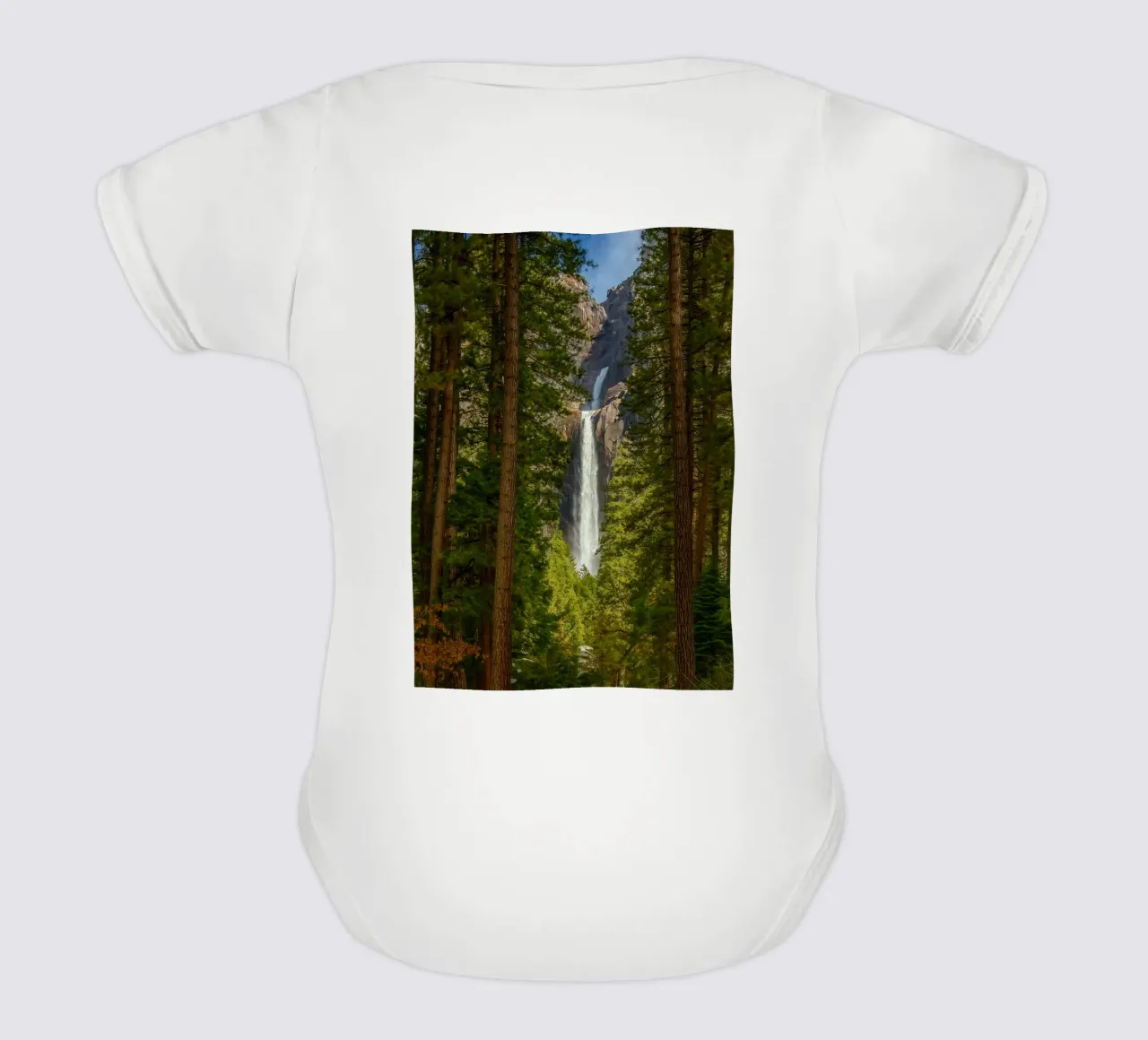 vue d'une cascade dans la forêt body bébé de PASMING