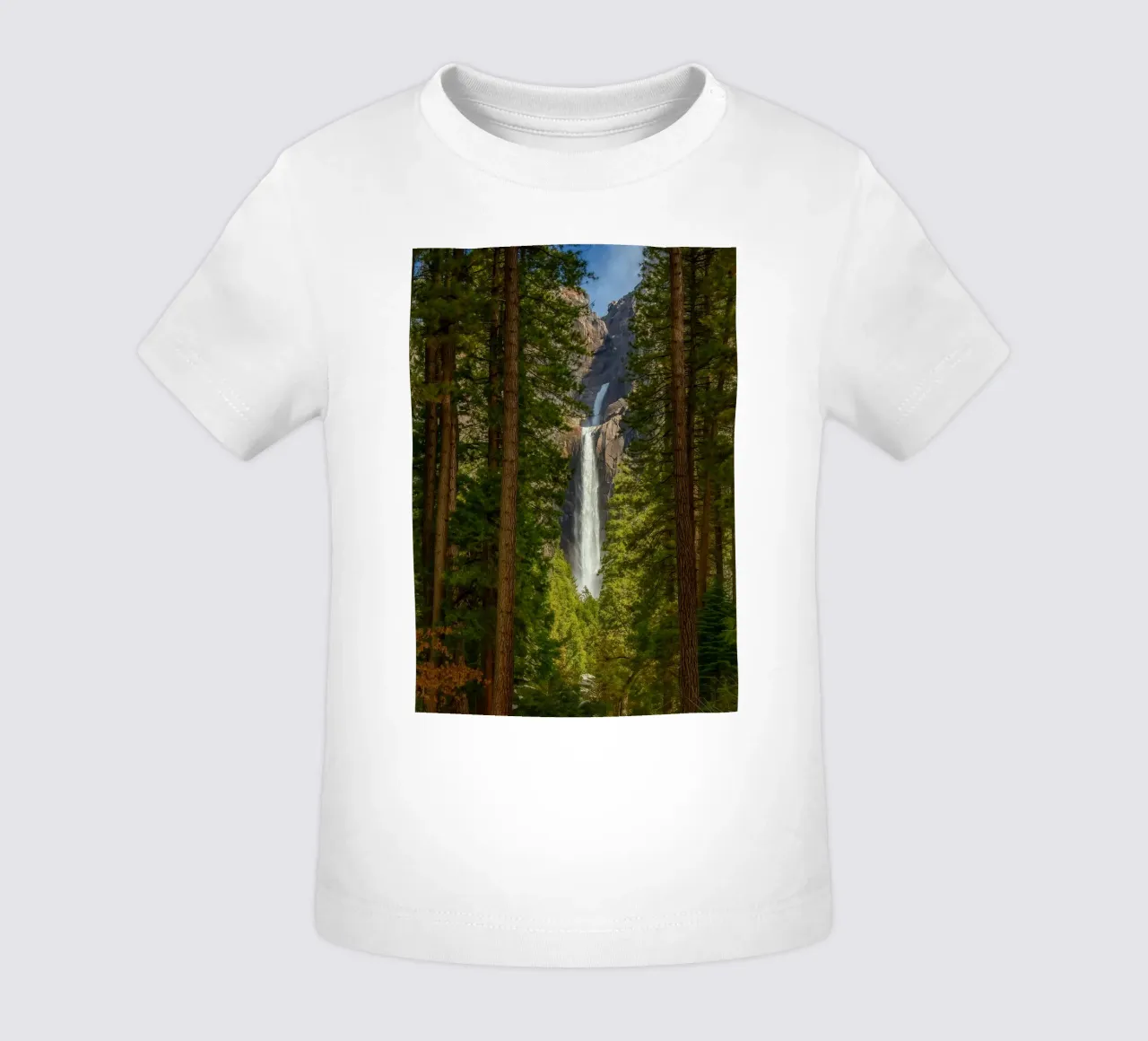 vista di una cascata nella foresta maglietta neonato da PASMING