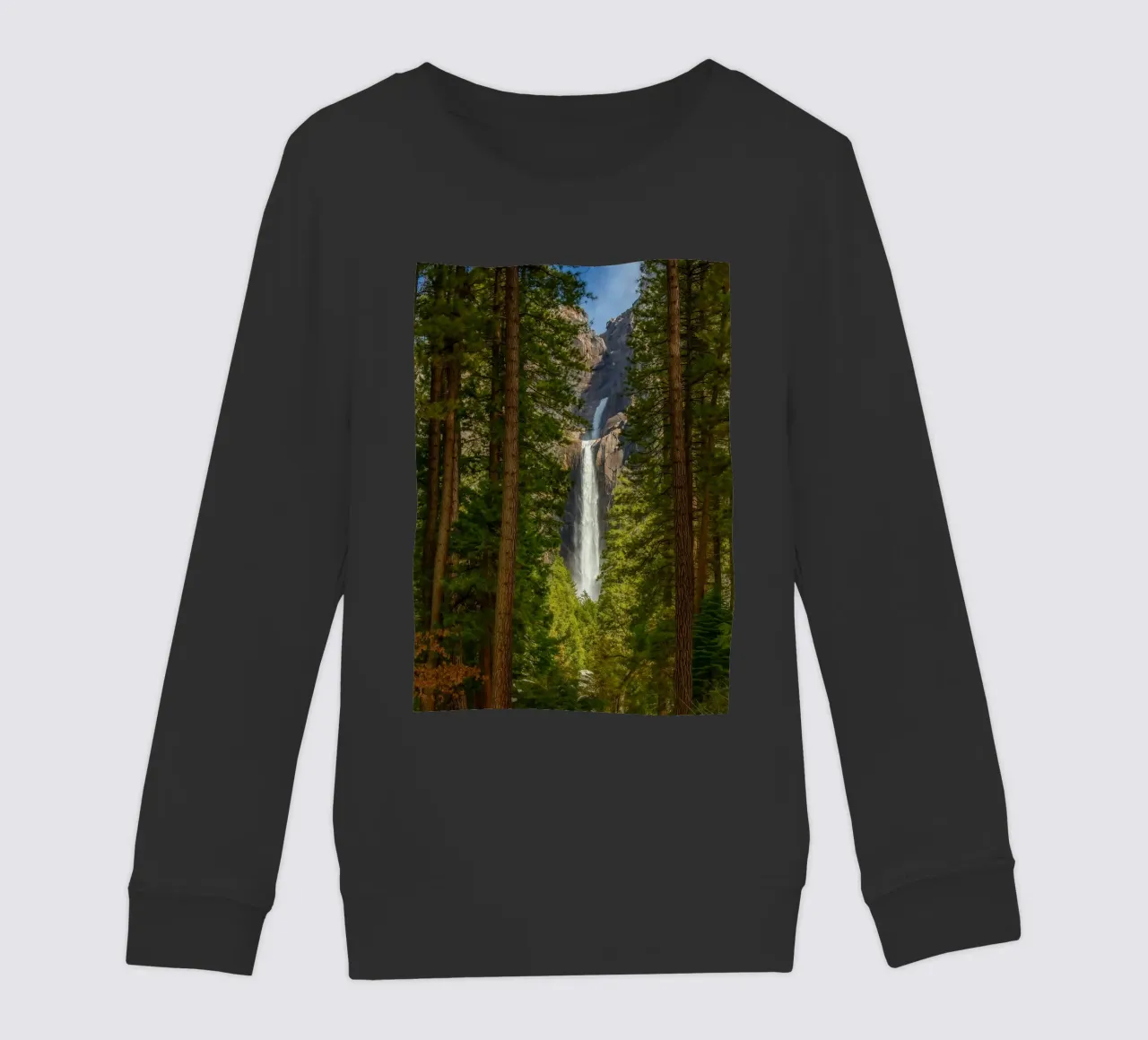 vista di una cascata nella foresta felpa bambino da PASMING