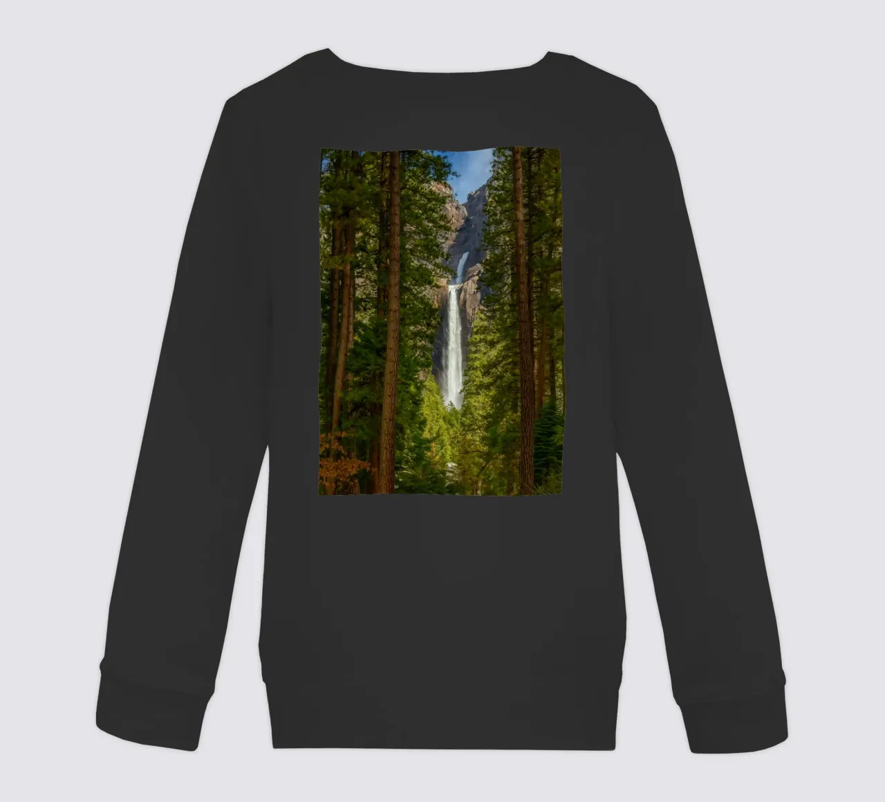 vista di una cascata nella foresta felpa bambino da PASMING