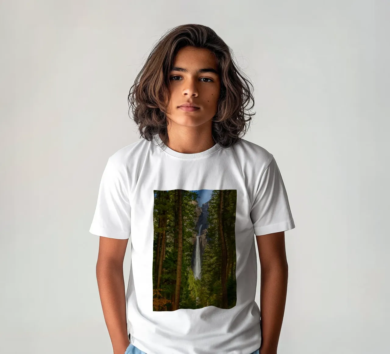 vue d'une cascade dans la forêt t-shirt enfant de PASMING